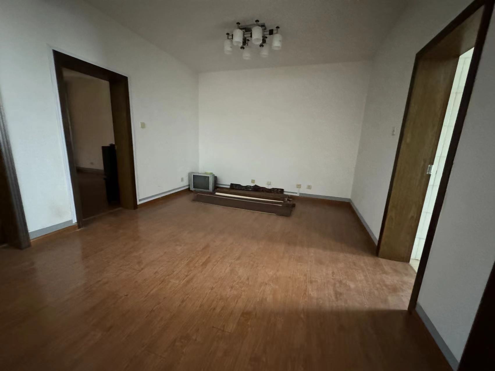 爱玛花苑 4室3厅2卫 246m&sup2;