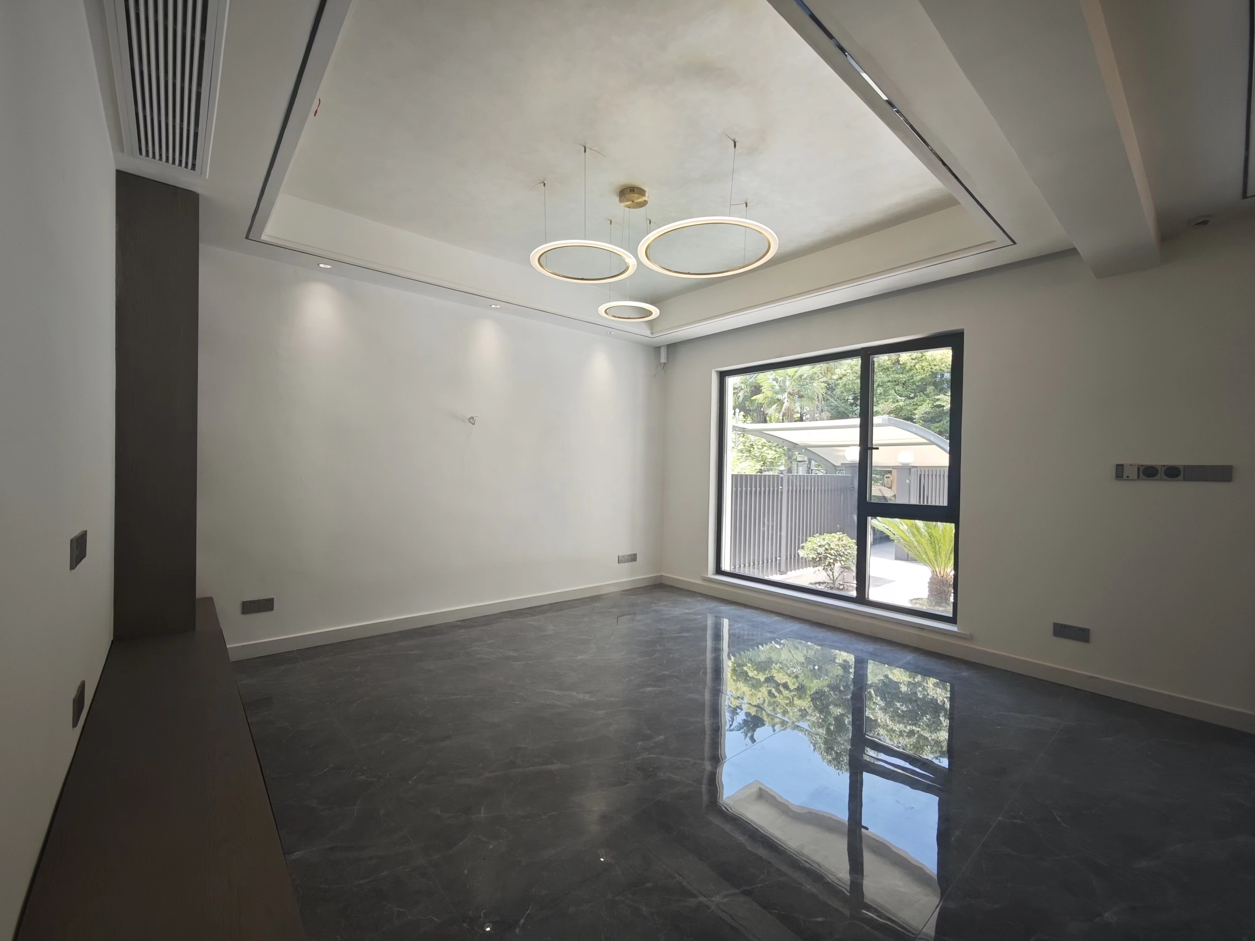 星湖花园 5室3厅3卫 354.11m²