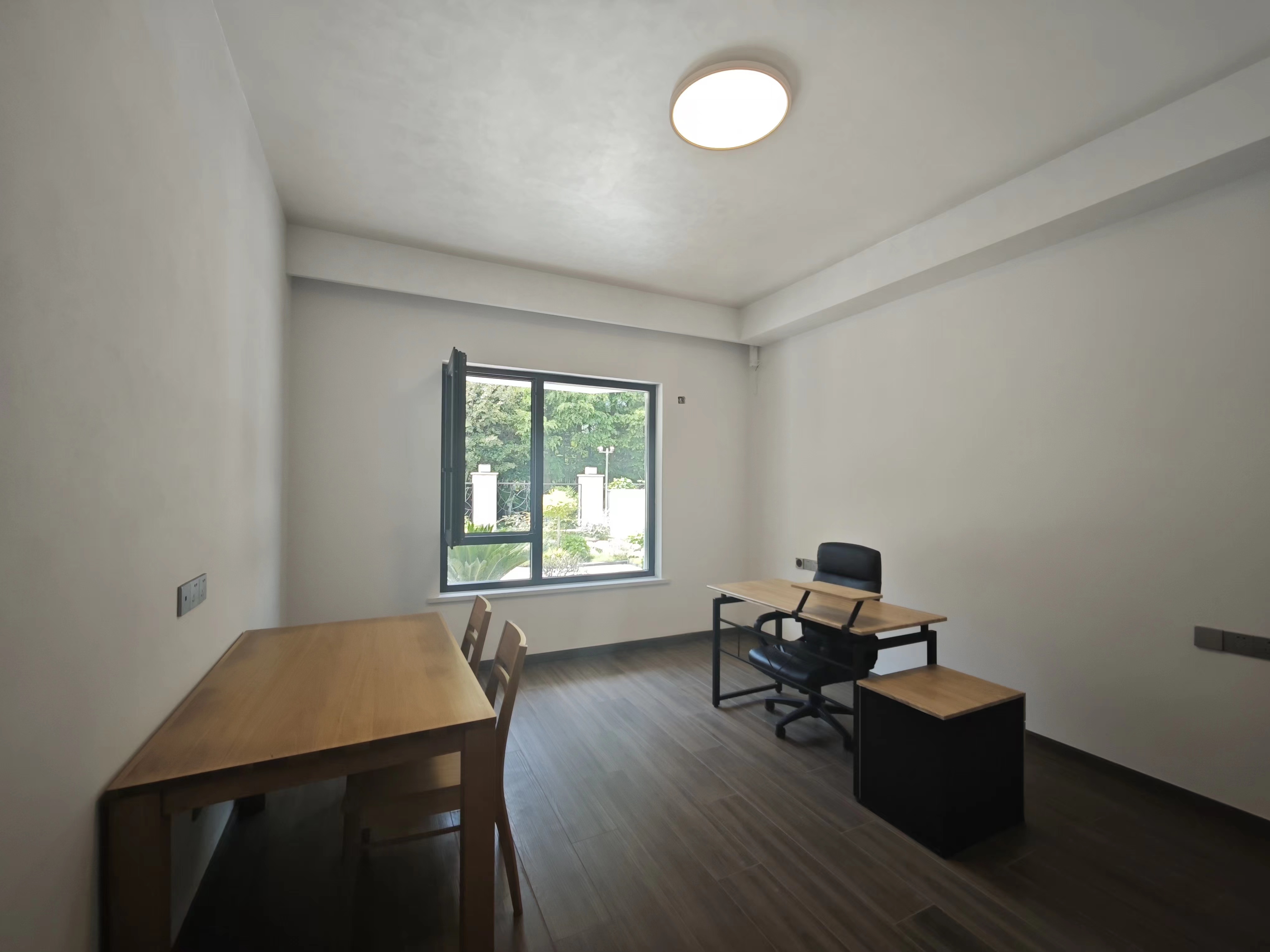 星湖花园 5室2厅3卫 354.11m&sup2;