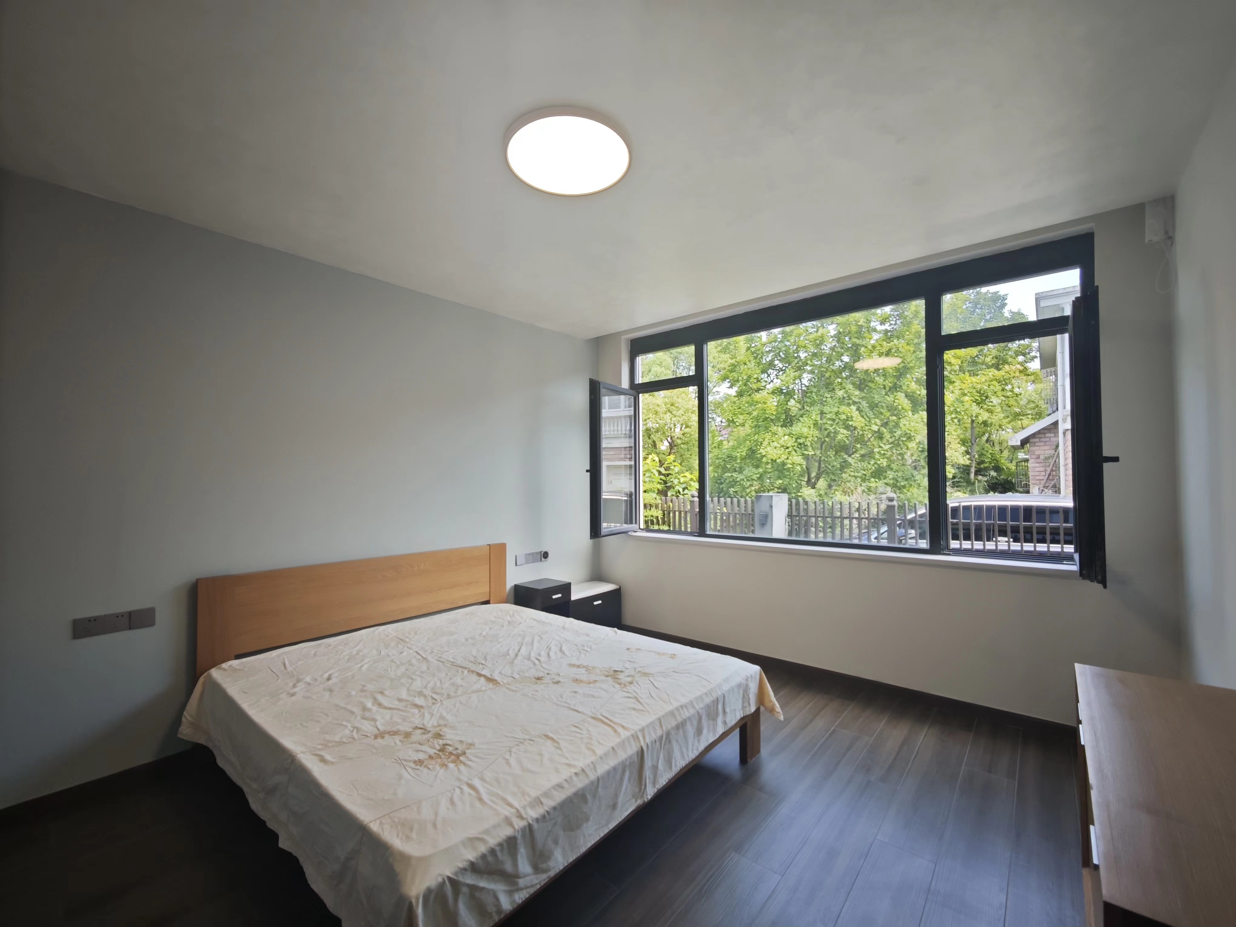 星湖花园 5室2厅3卫 354.11m&sup2;