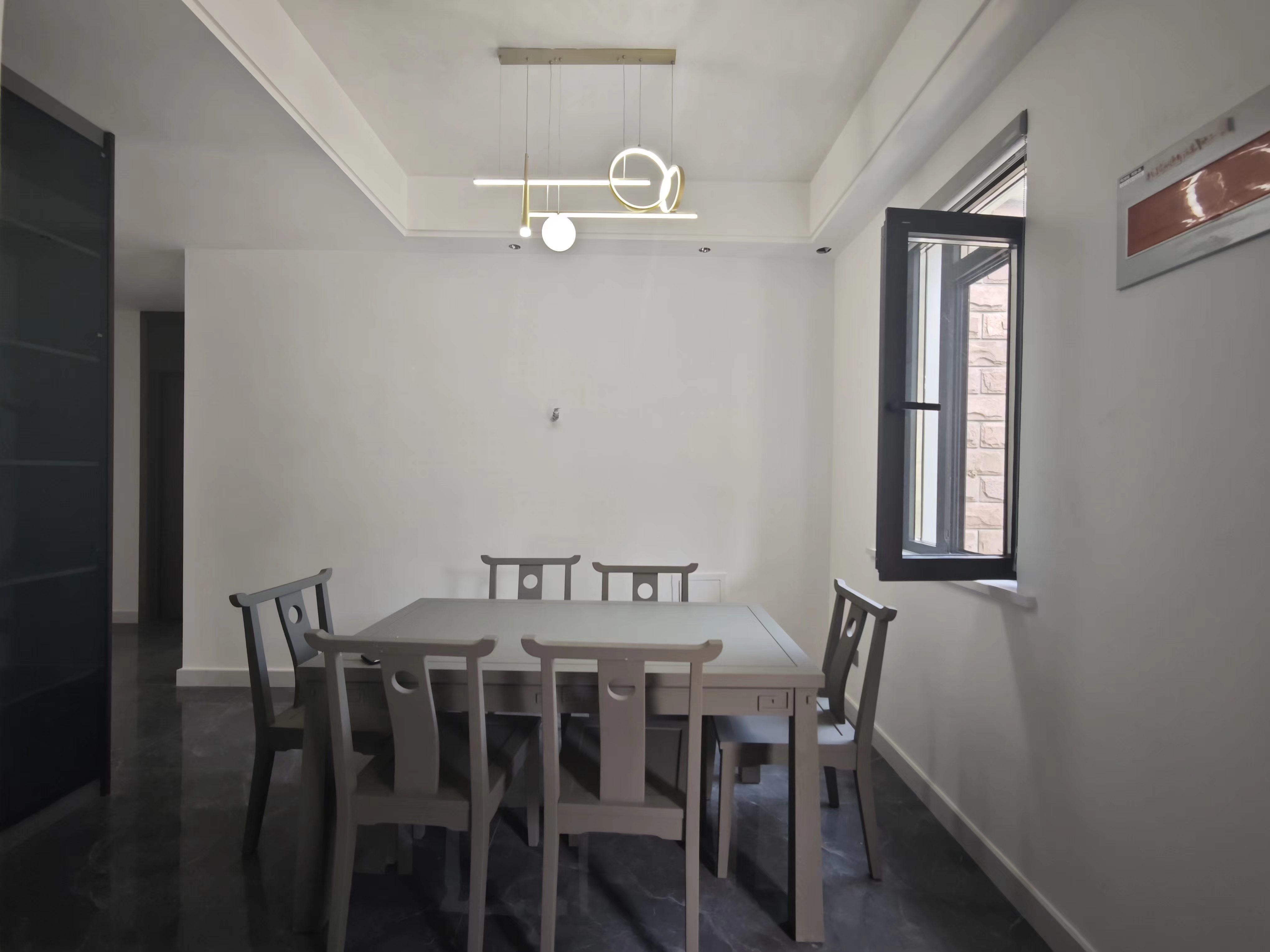 星湖花园 5室2厅3卫 354.11m&sup2;