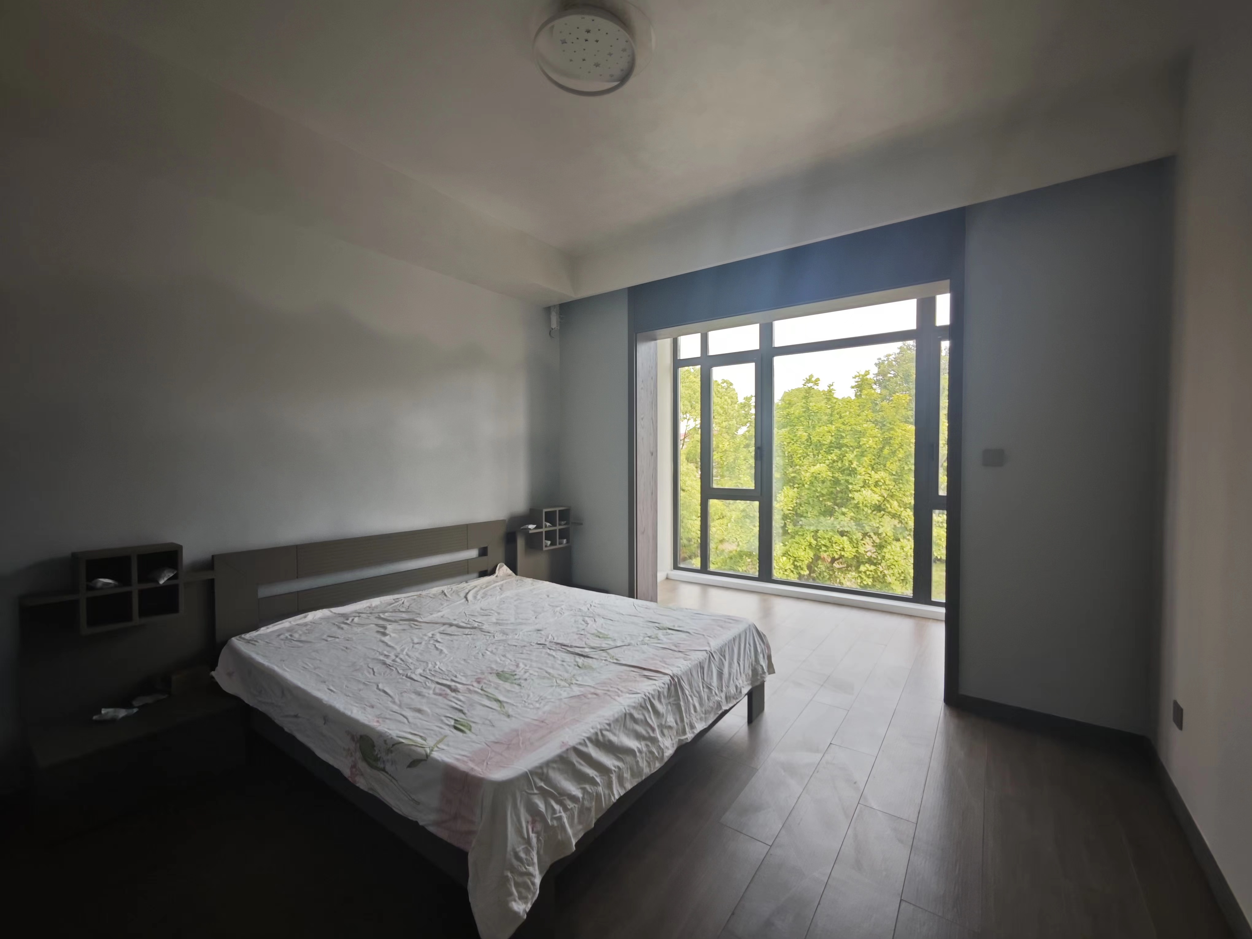 星湖花园 5室2厅3卫 354.11m&sup2;