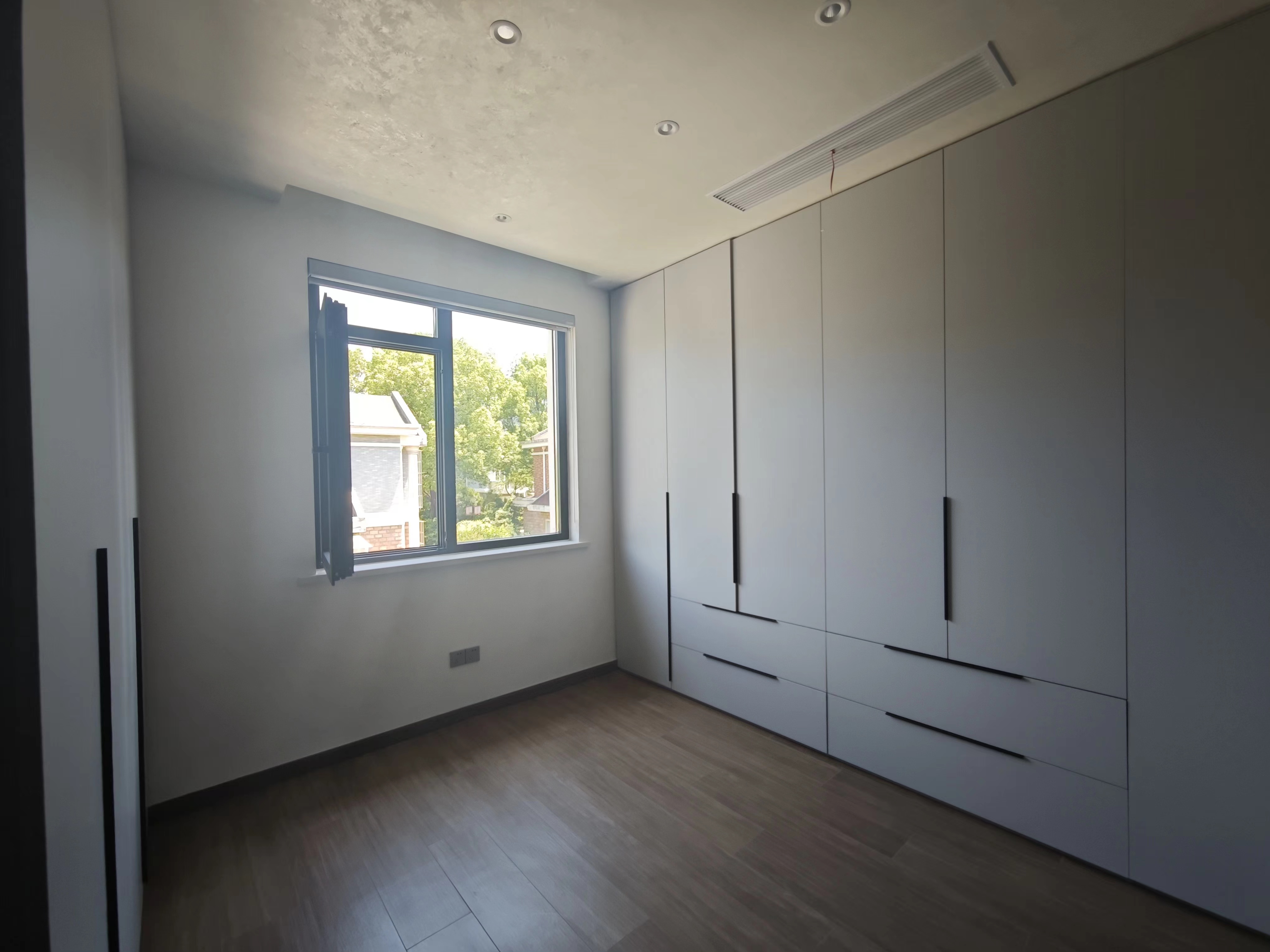 星湖花园 5室2厅3卫 354.11m&sup2;