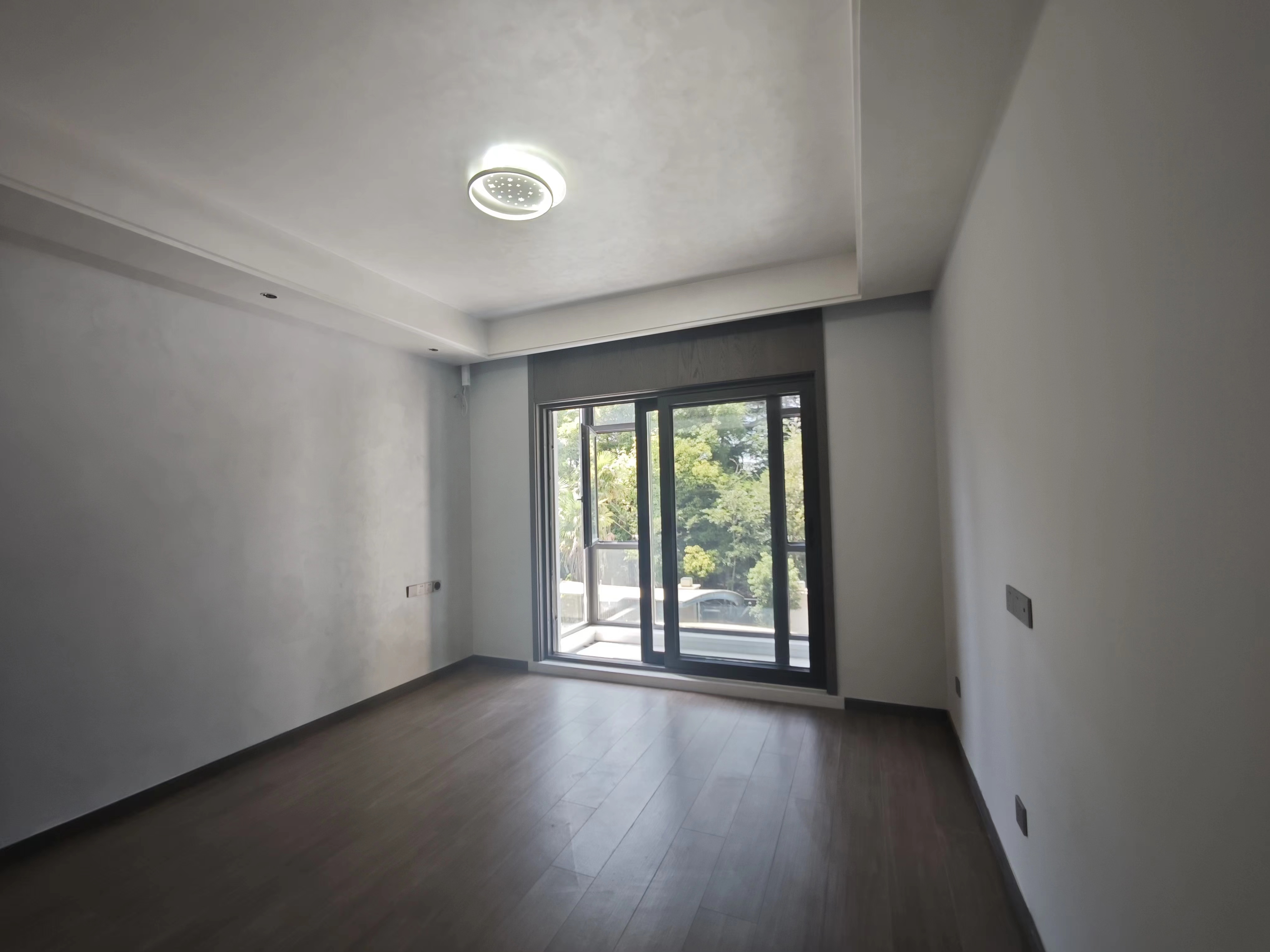 星湖花园 5室2厅3卫 354.11m&sup2;