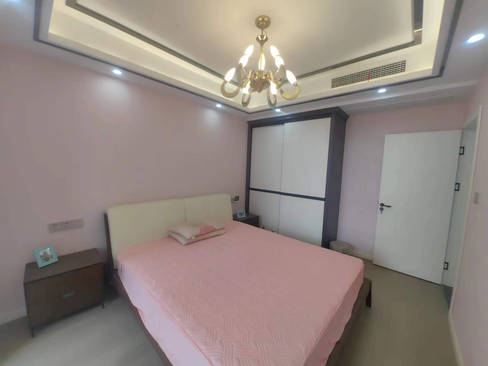 冠城大通棕榈湾 3室2厅2卫 137m&sup2;