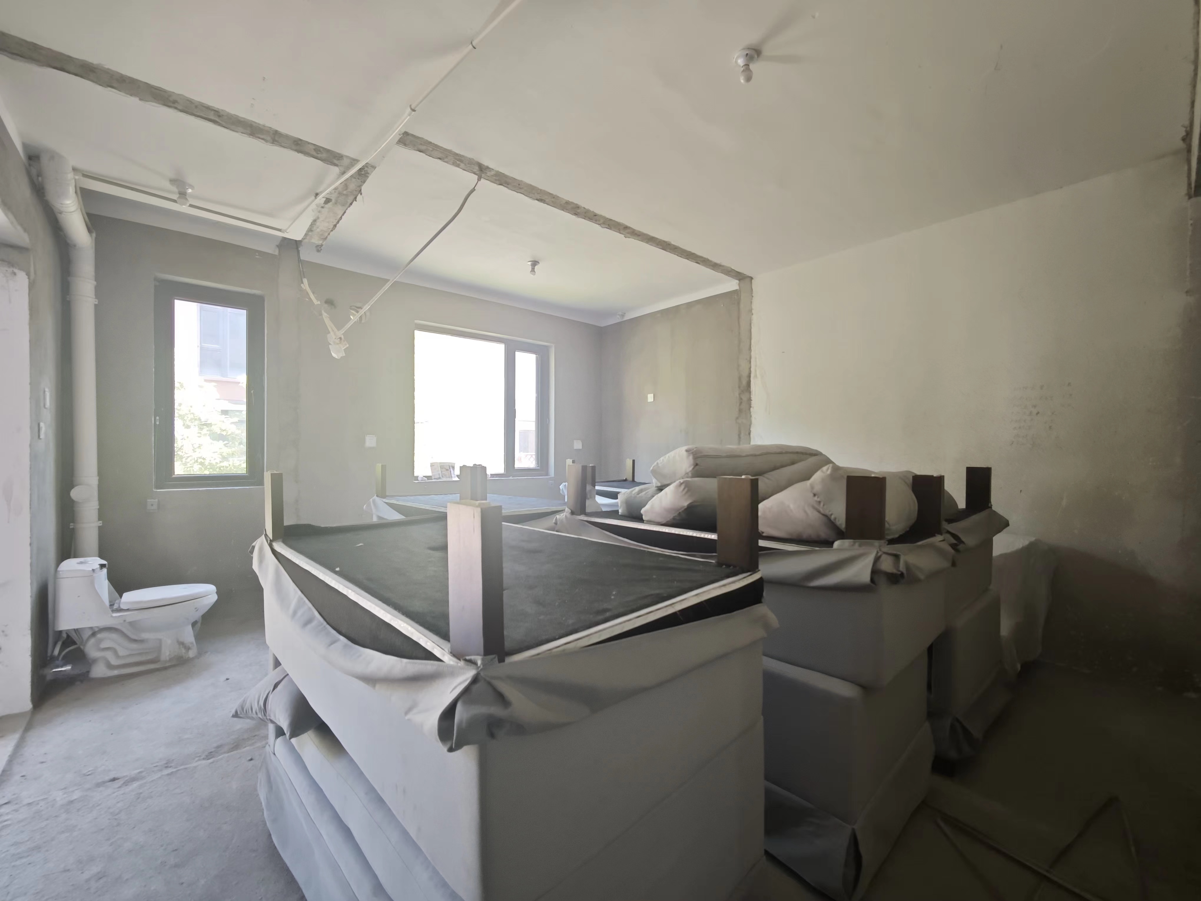 星湖郡 4室1厅3卫 370.70m&sup2;