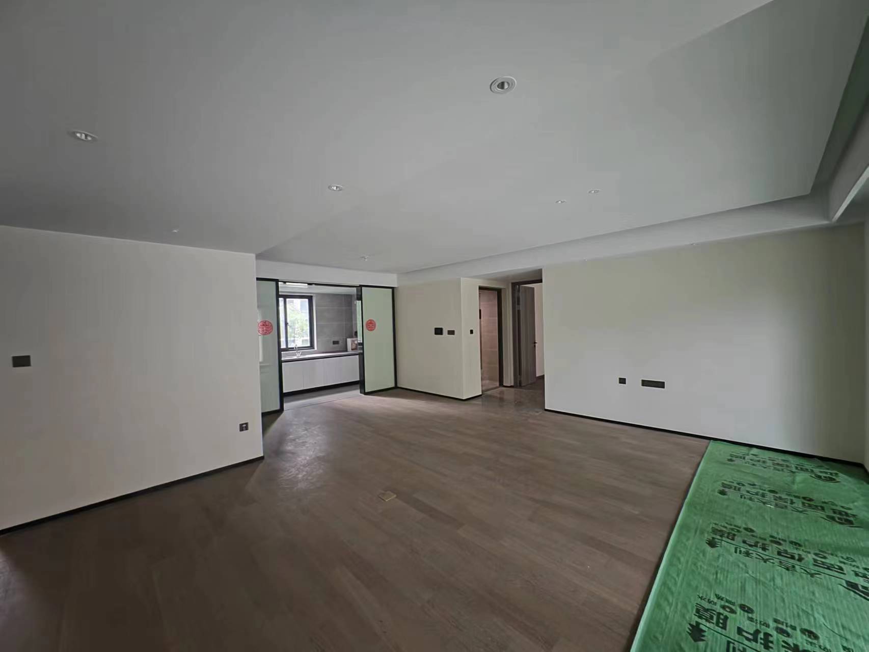 万科翡翠东第 3室2厅2卫 130m²