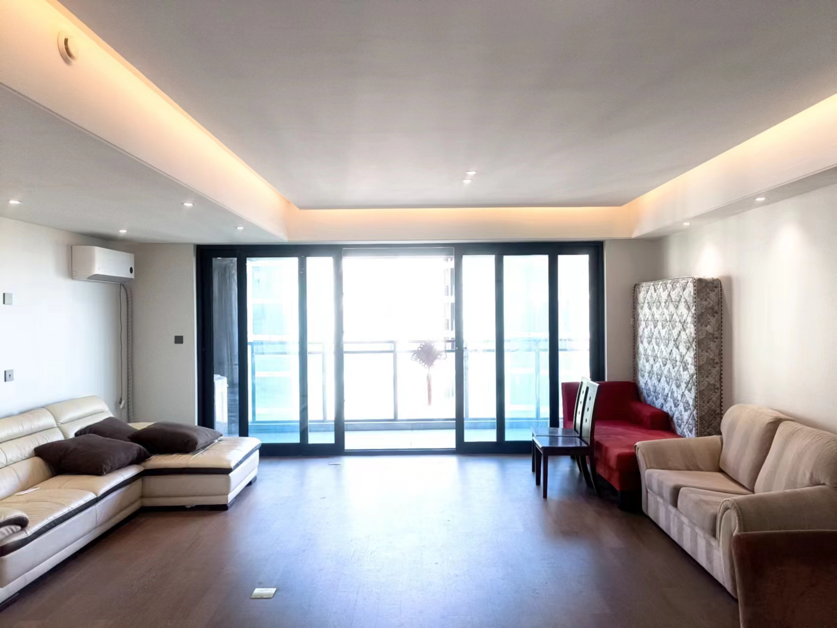 万科翡翠东第 3室2厅2卫 130m²