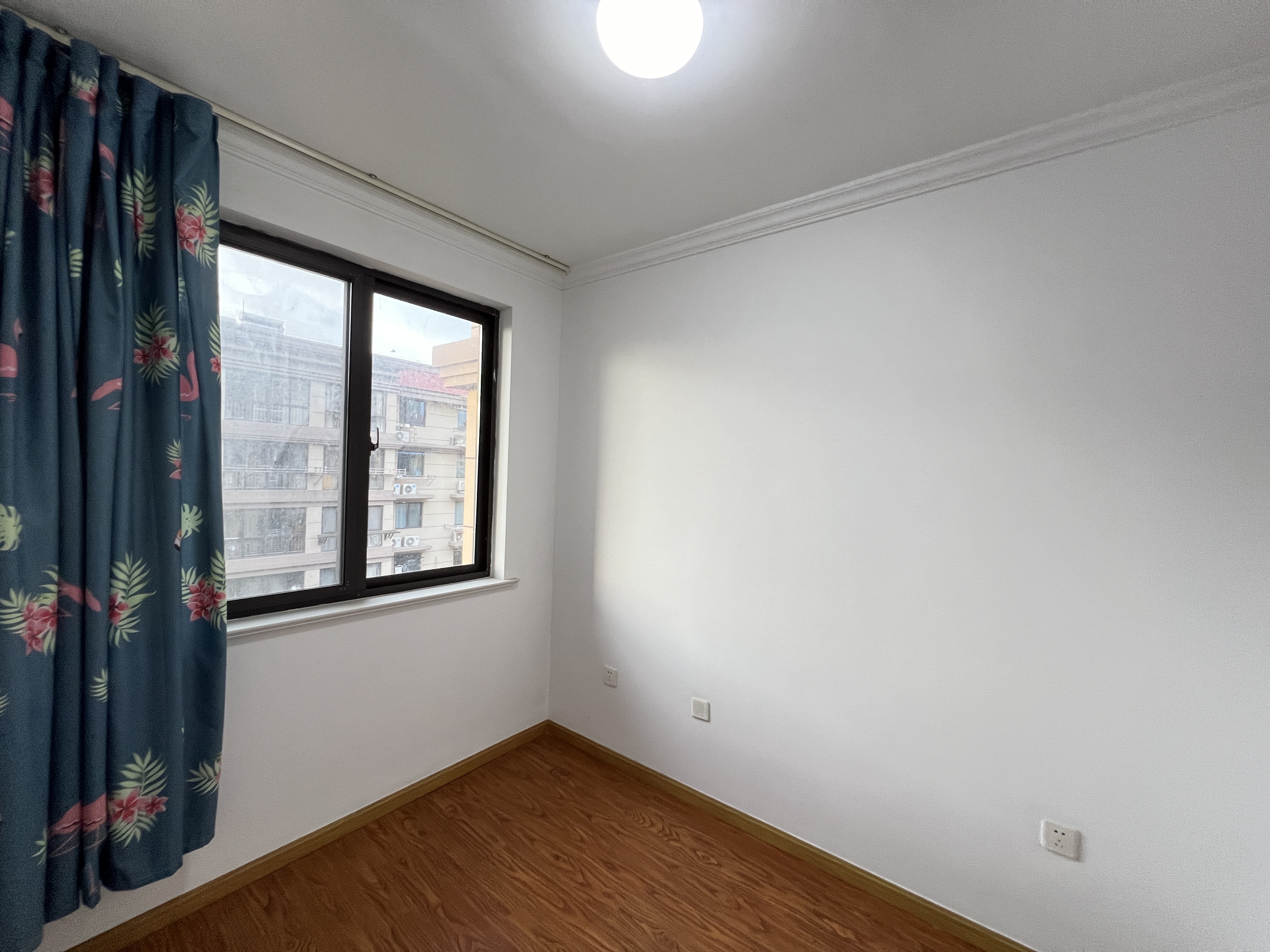 海港新村 3室1厅1卫 79m&sup2;