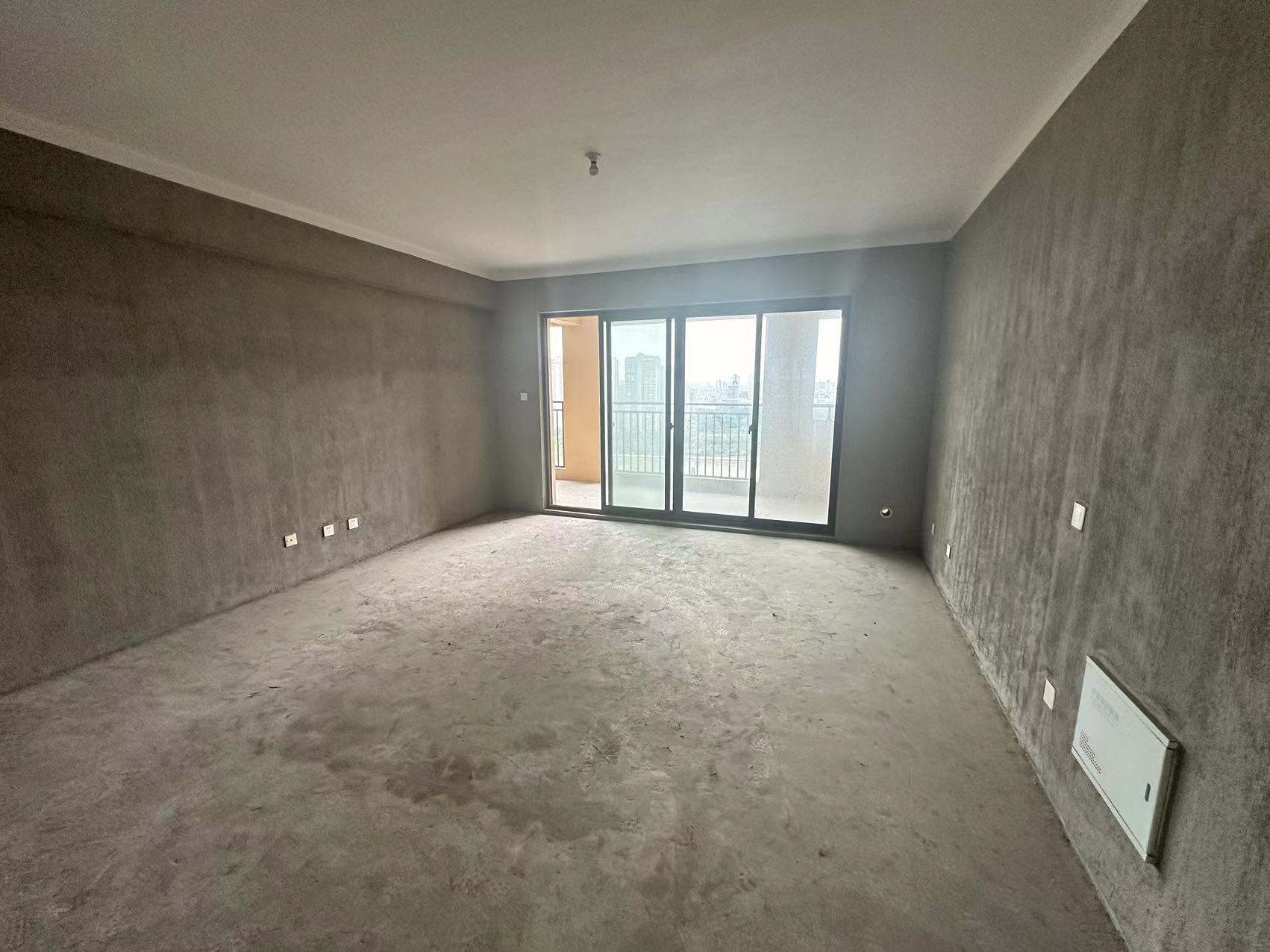华强城 4室2厅2卫 158m²