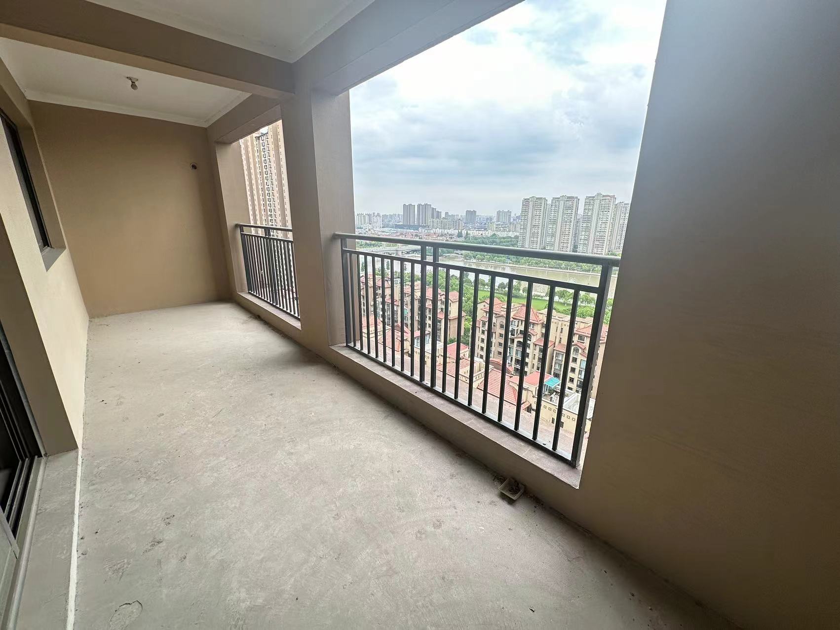 华强城 4室2厅2卫 158m&sup2;