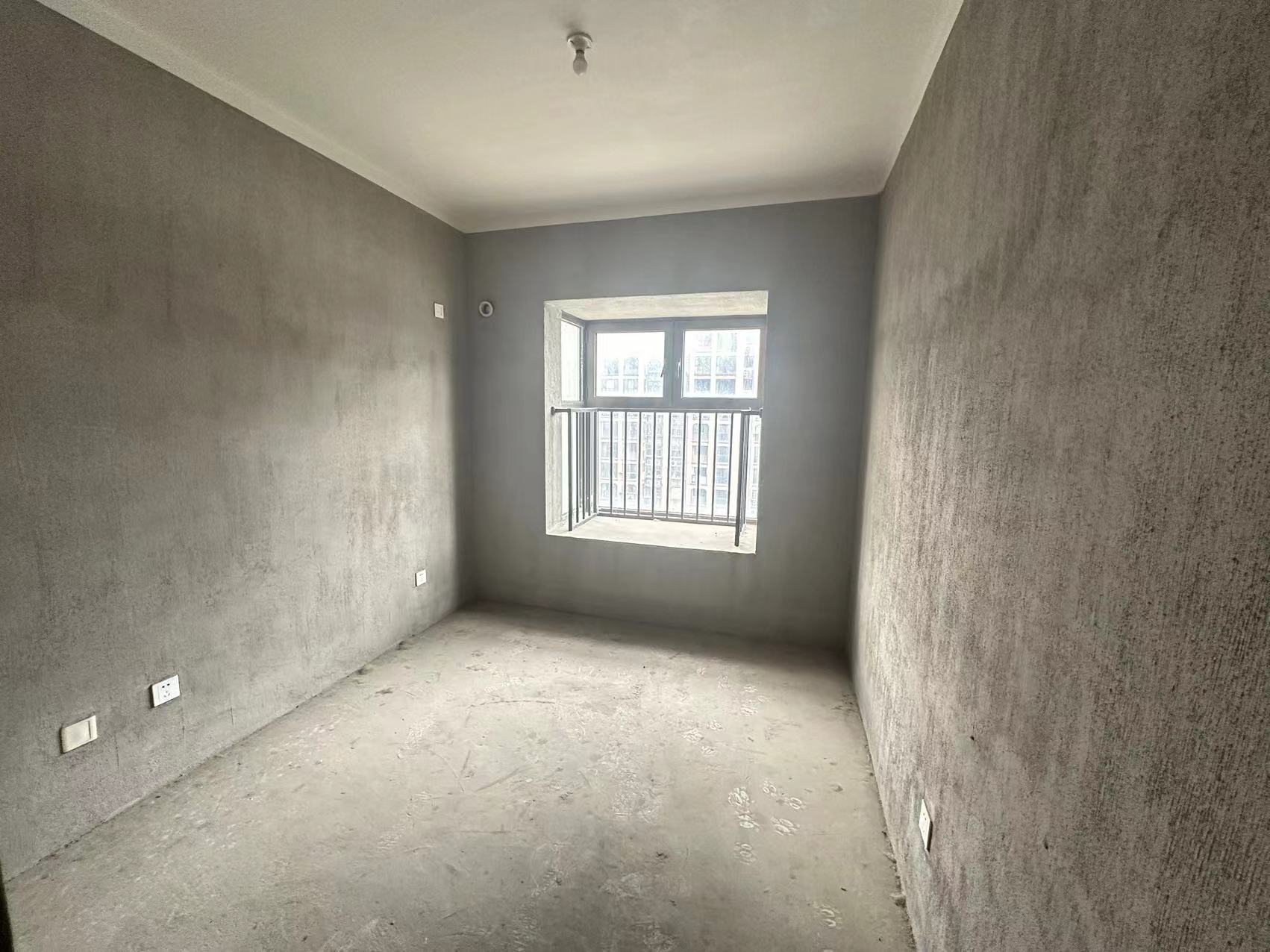 华强城 4室2厅2卫 158m&sup2;