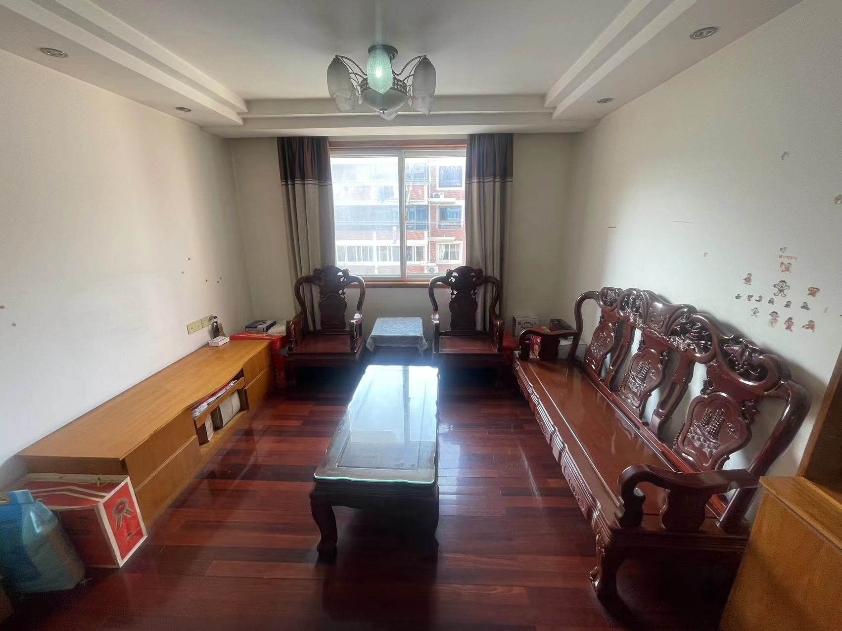 城南东苑 3室2厅2卫 135m&sup2;