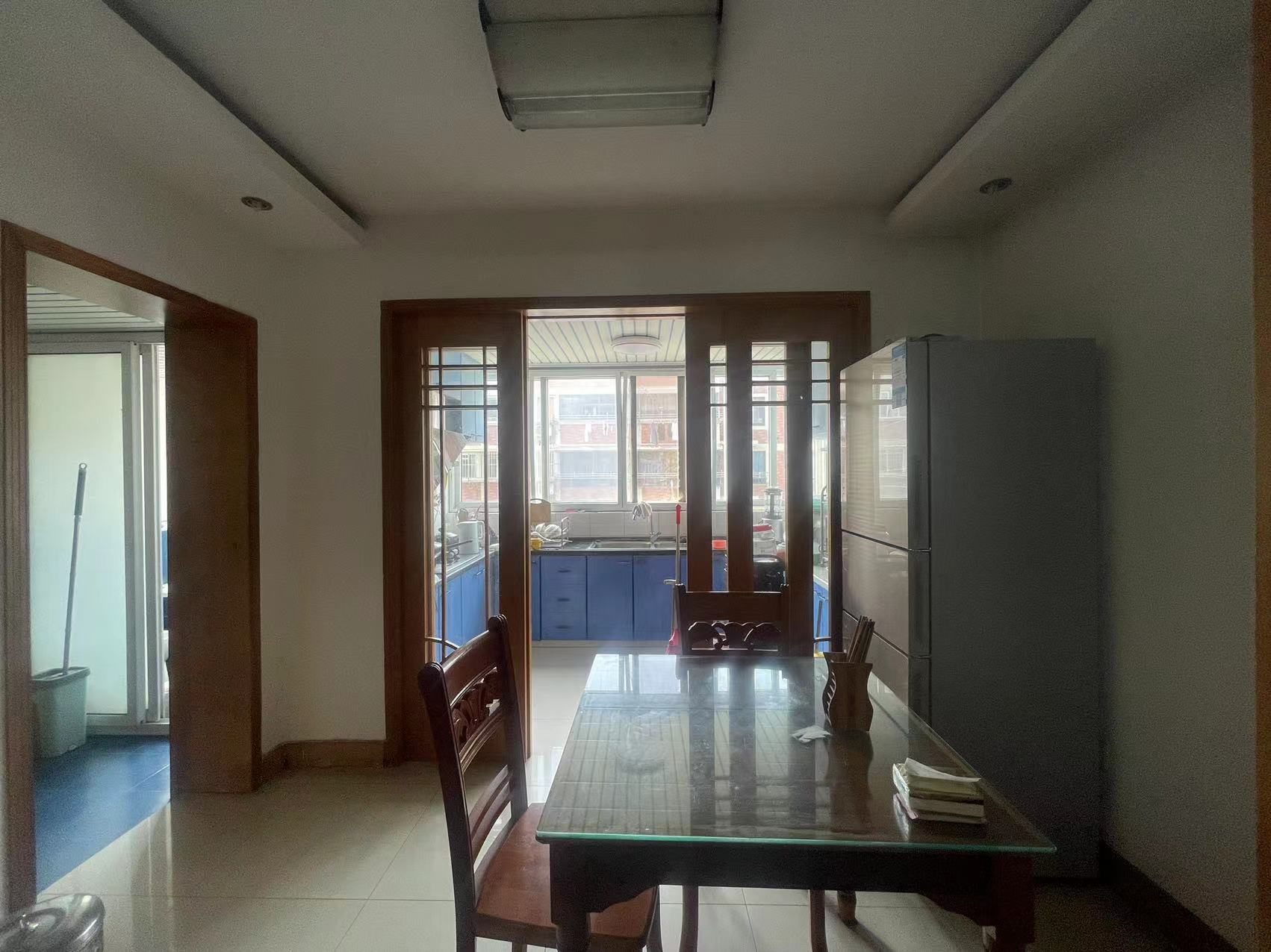 城南东苑 3室2厅2卫 135m&sup2;