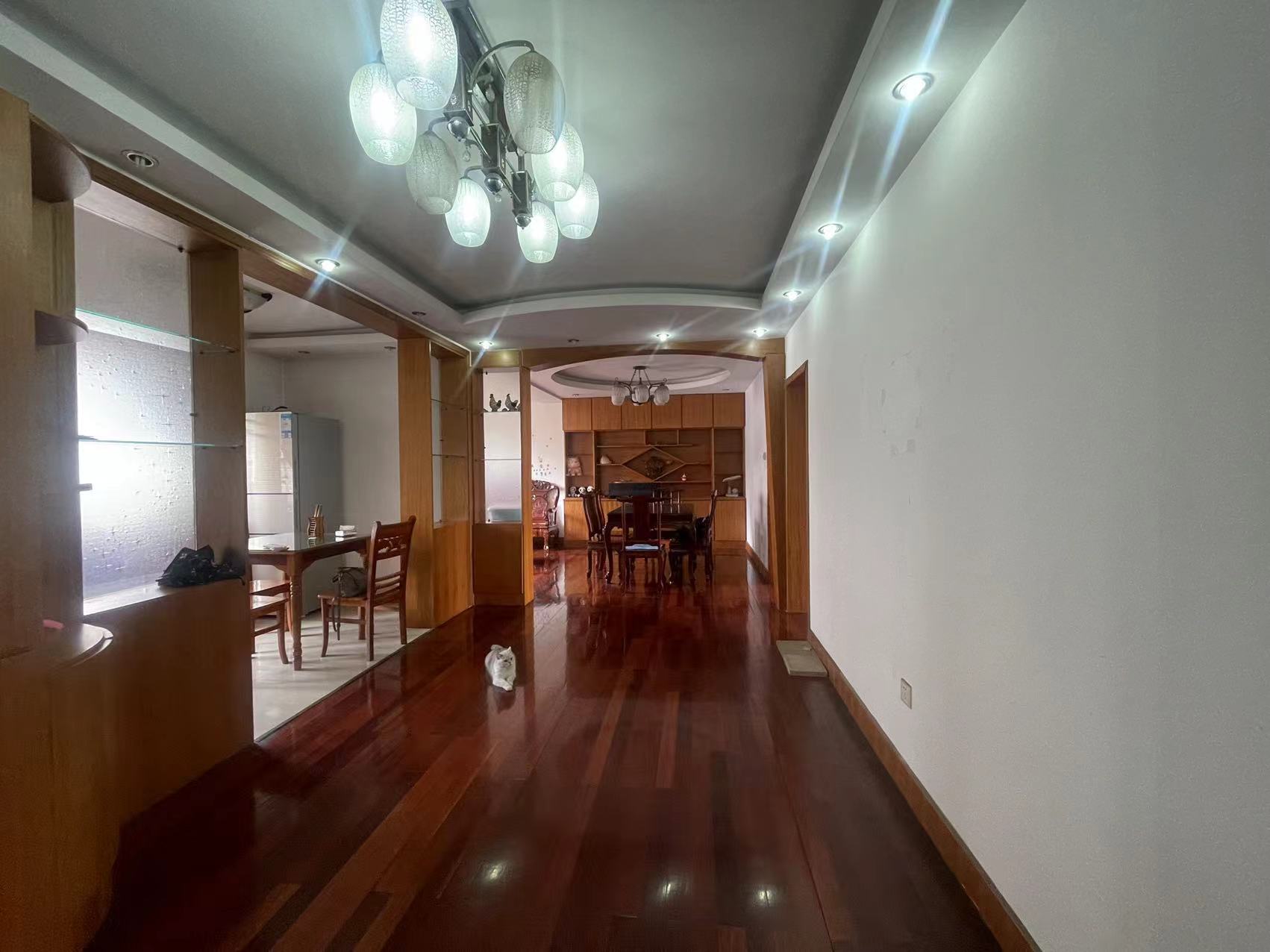城南东苑 3室2厅2卫 135m&sup2;
