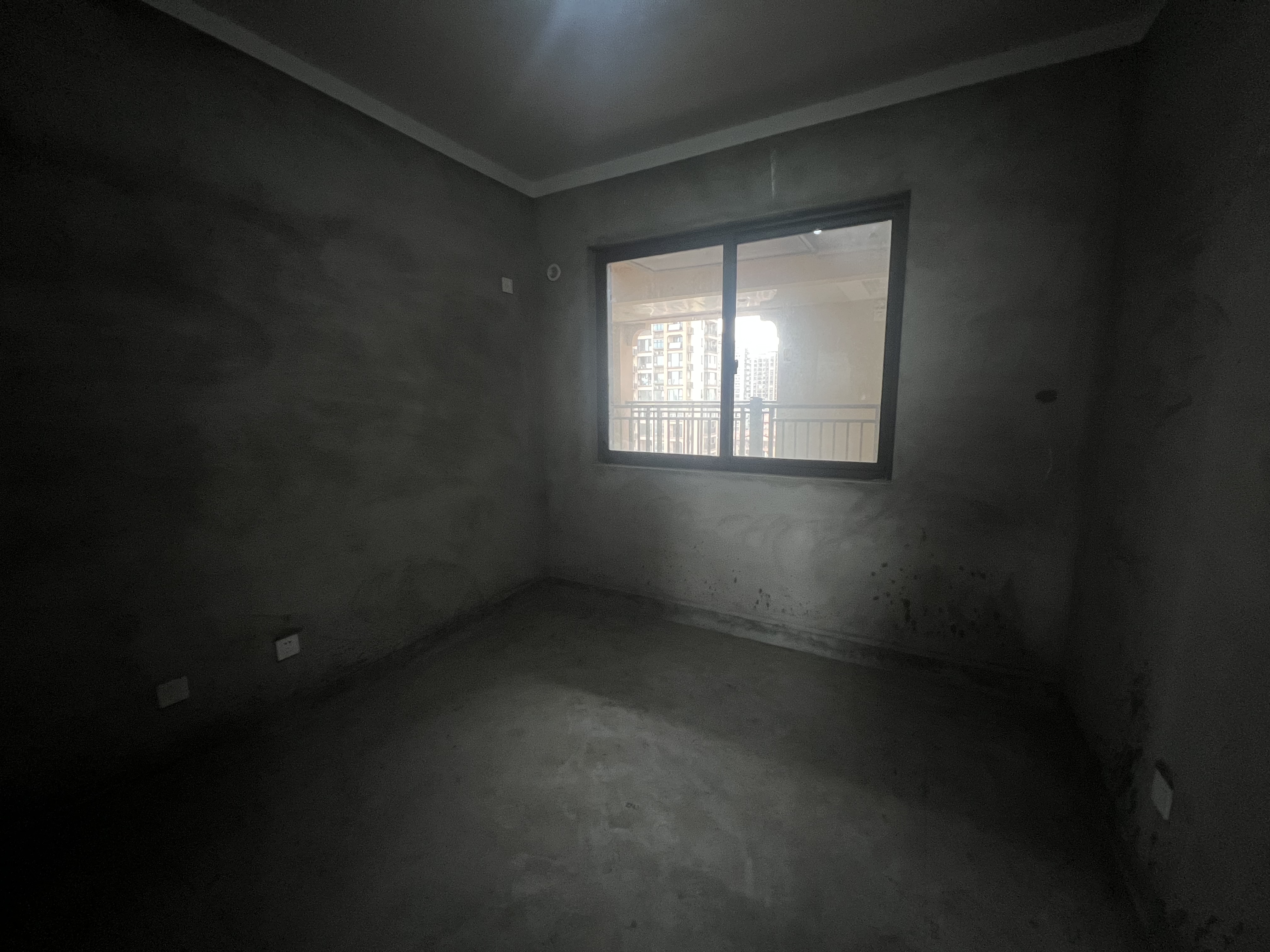 华强城 3室2厅2卫 123m²
