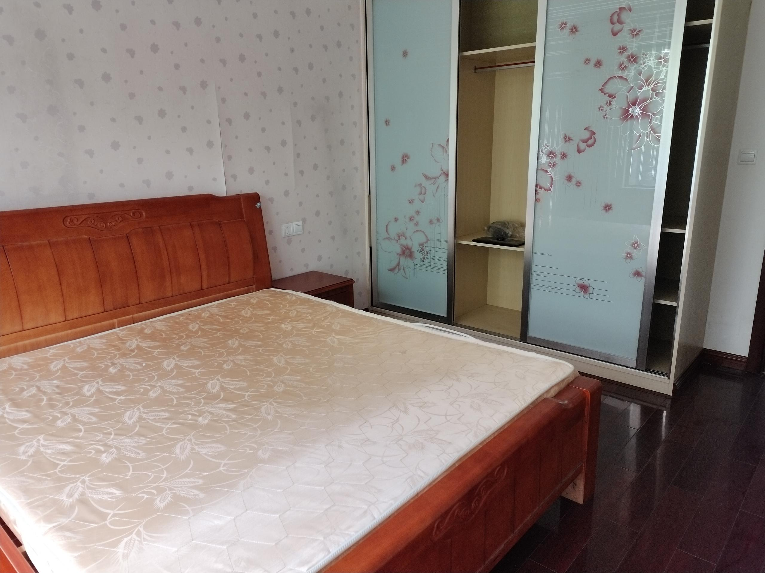 水榭花城 3室2厅2卫 128m&sup2;