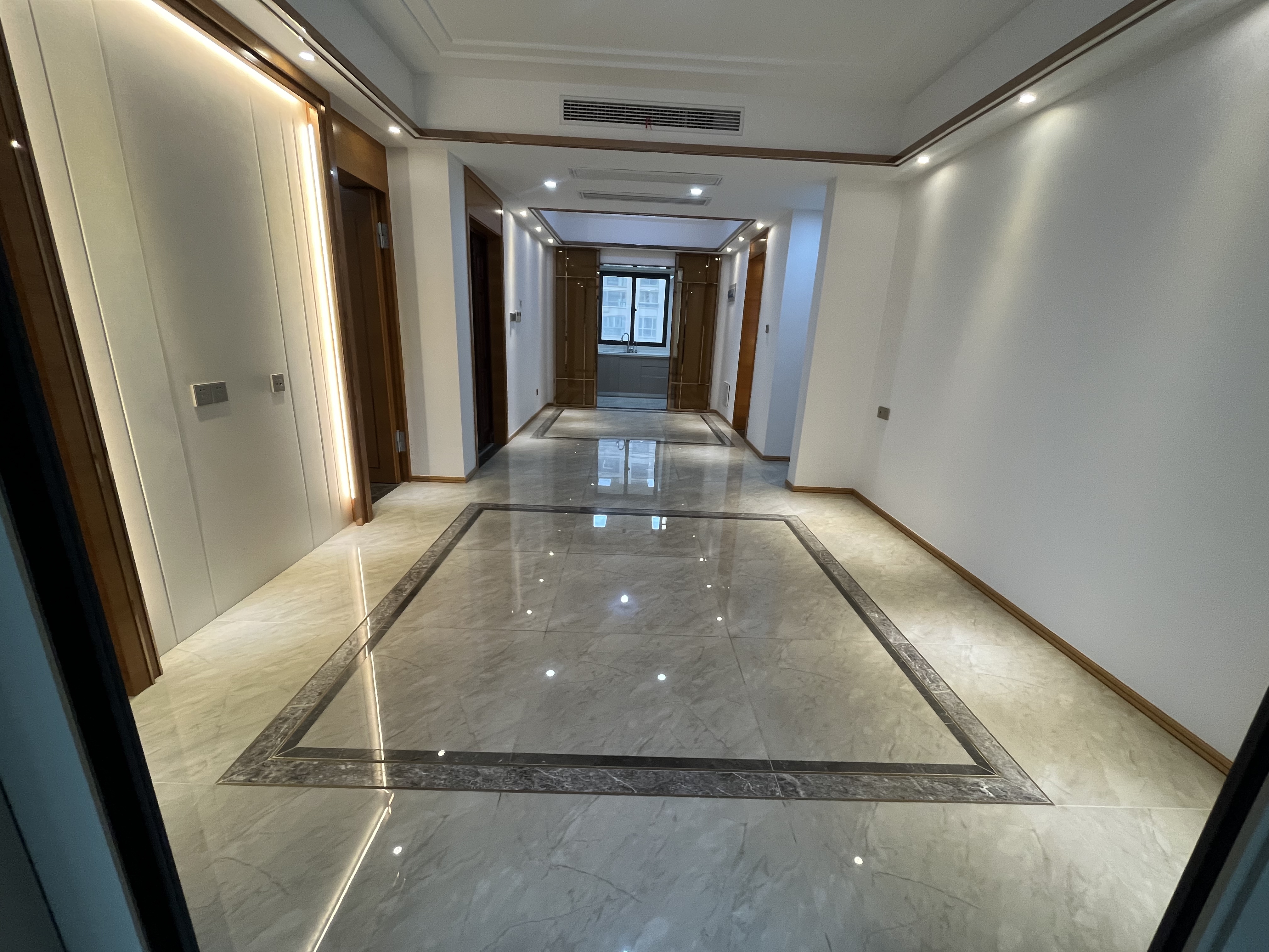 中南世纪花城三期 3室2厅2卫 131.00m²
