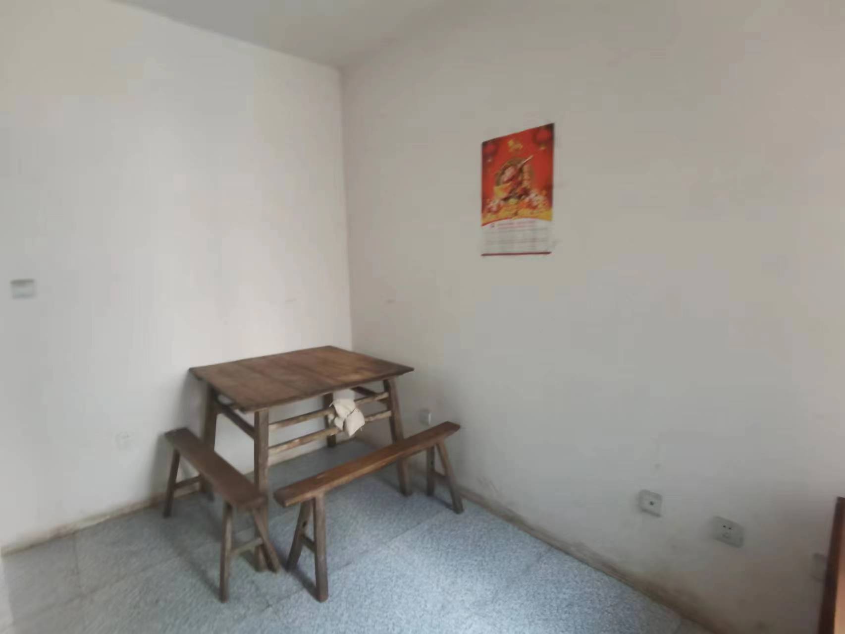 天霞苑 2室2厅1卫 75.00m&sup2;