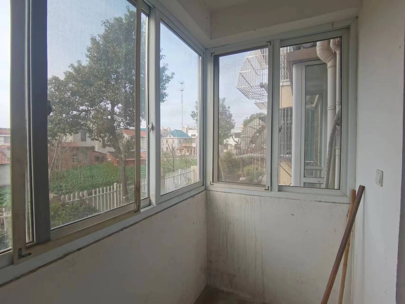 天霞苑 2室2厅1卫 75.00m&sup2;