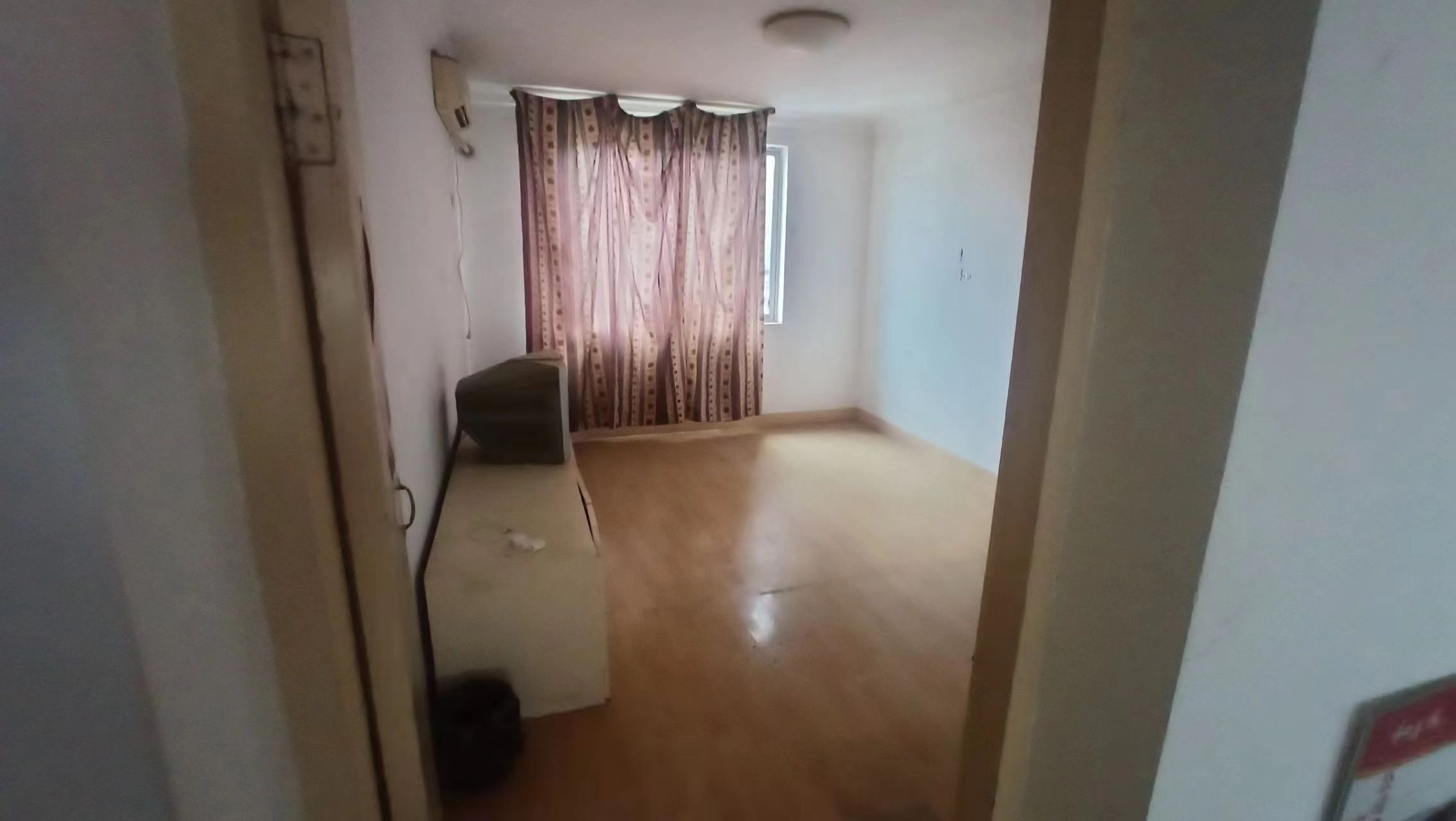 鸿运城市花苑 3室2厅1卫 123.44m&sup2;