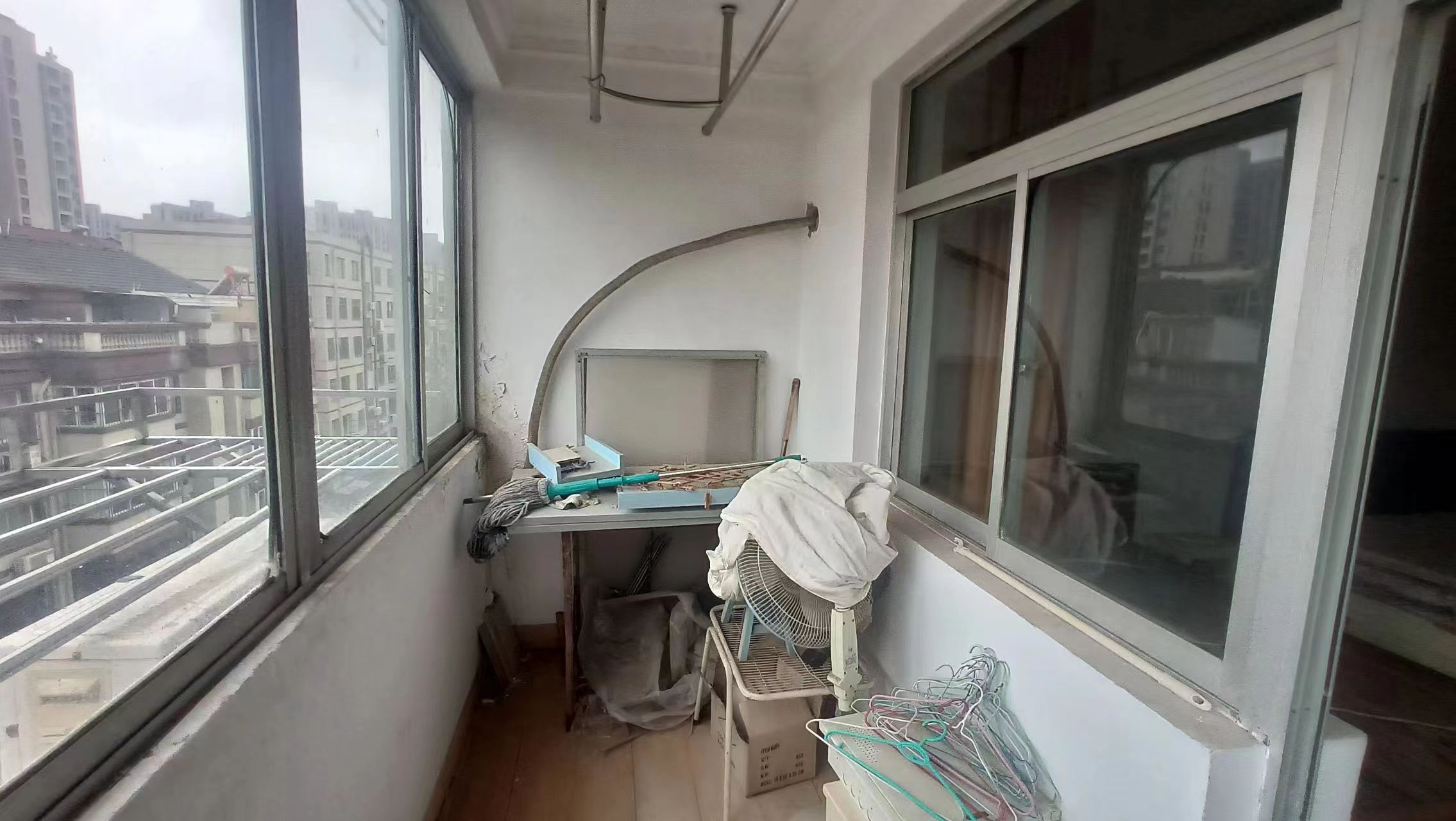 鸿运城市花苑 3室2厅1卫 123.44m&sup2;