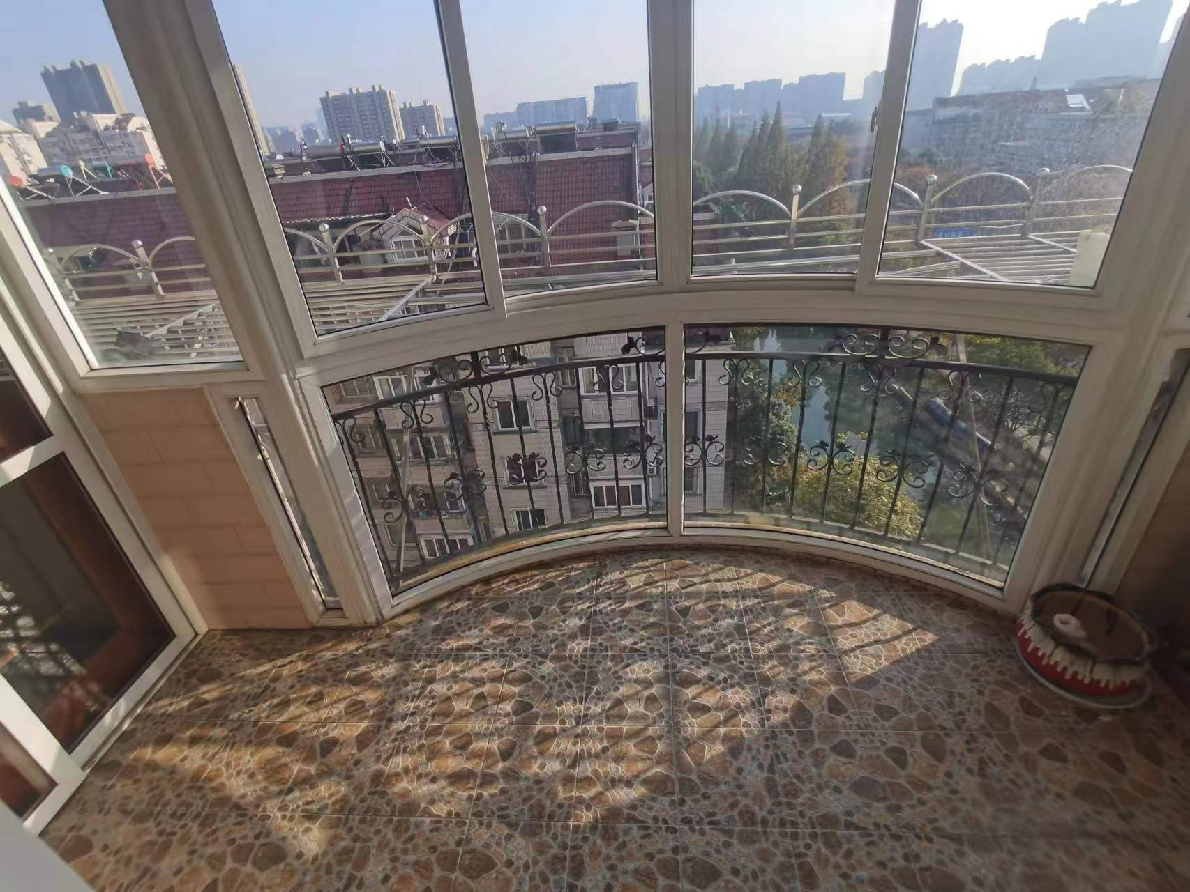朝晖花园 3室1厅1卫 136.00m&sup2;