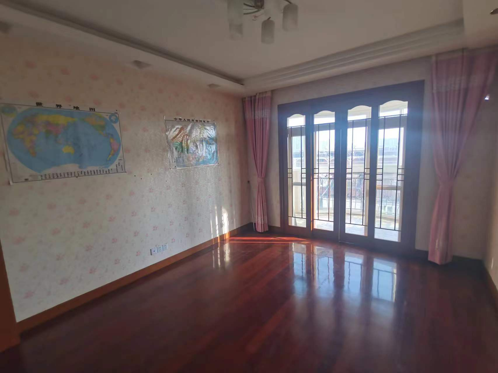 朝晖花园 3室1厅1卫 136.00m&sup2;