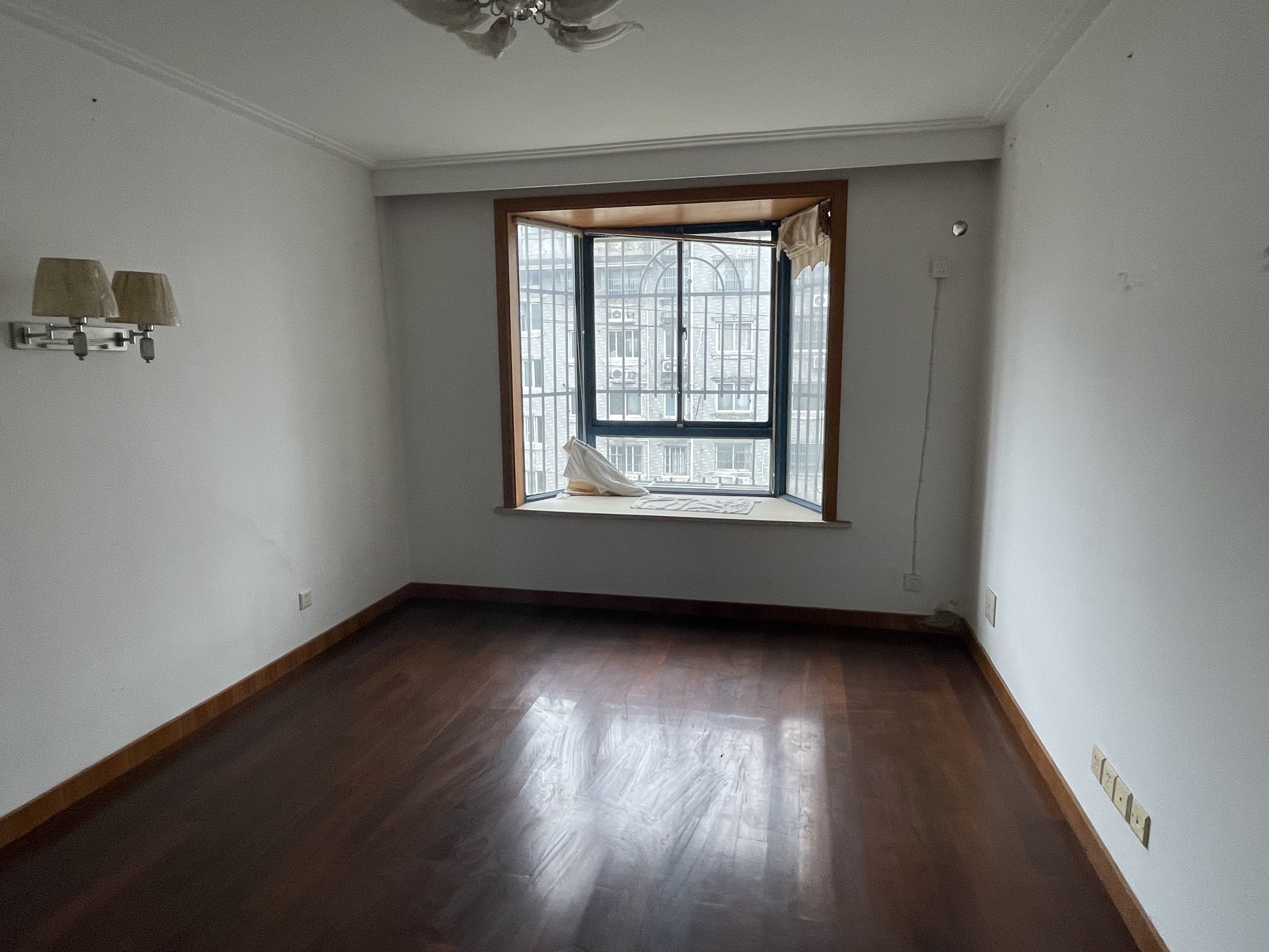 新建路新村(新建花苑) 3室2厅1卫 142.00m&sup2;
