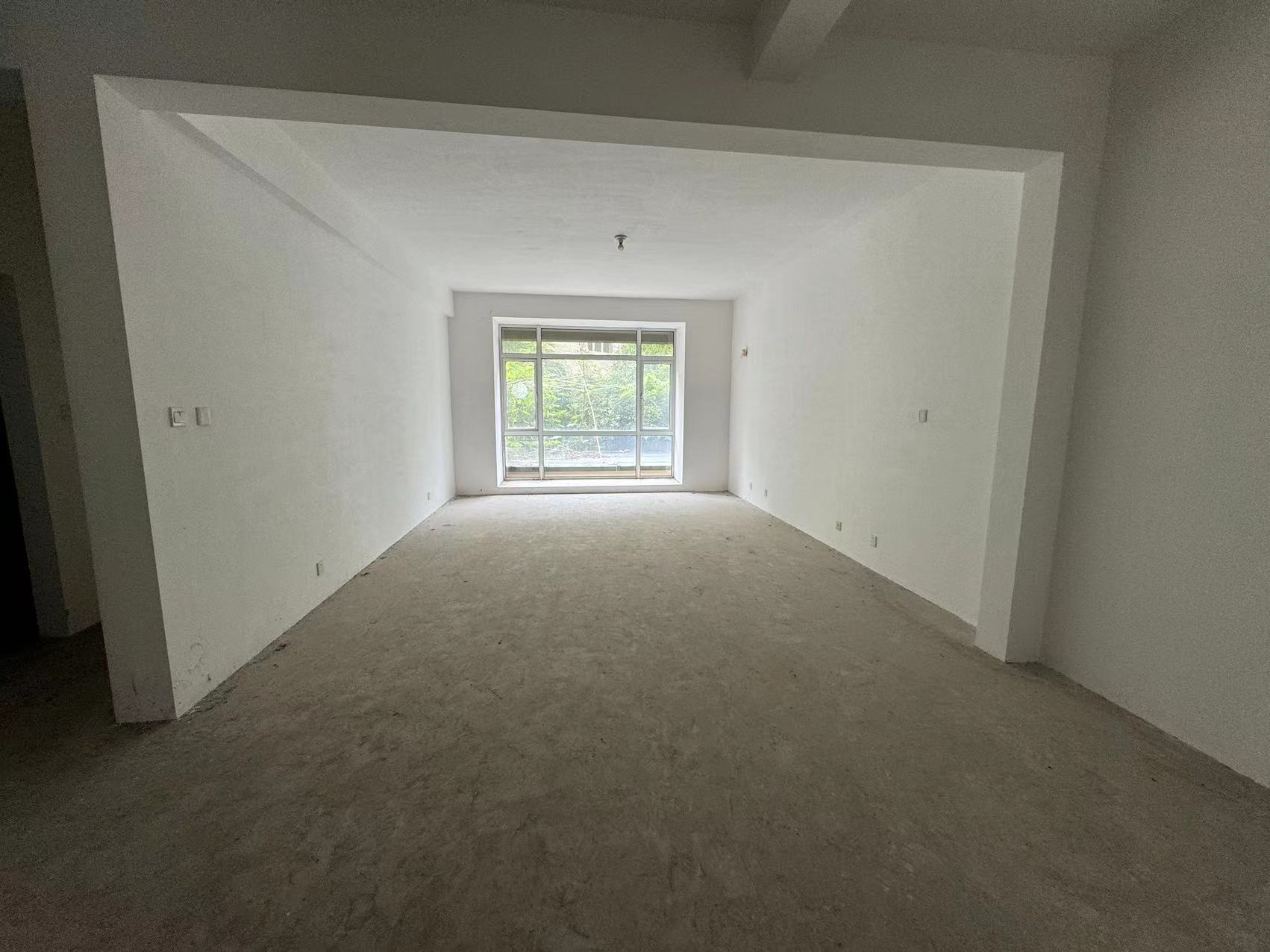 军山花园 4室2厅3卫 222m&sup2;
