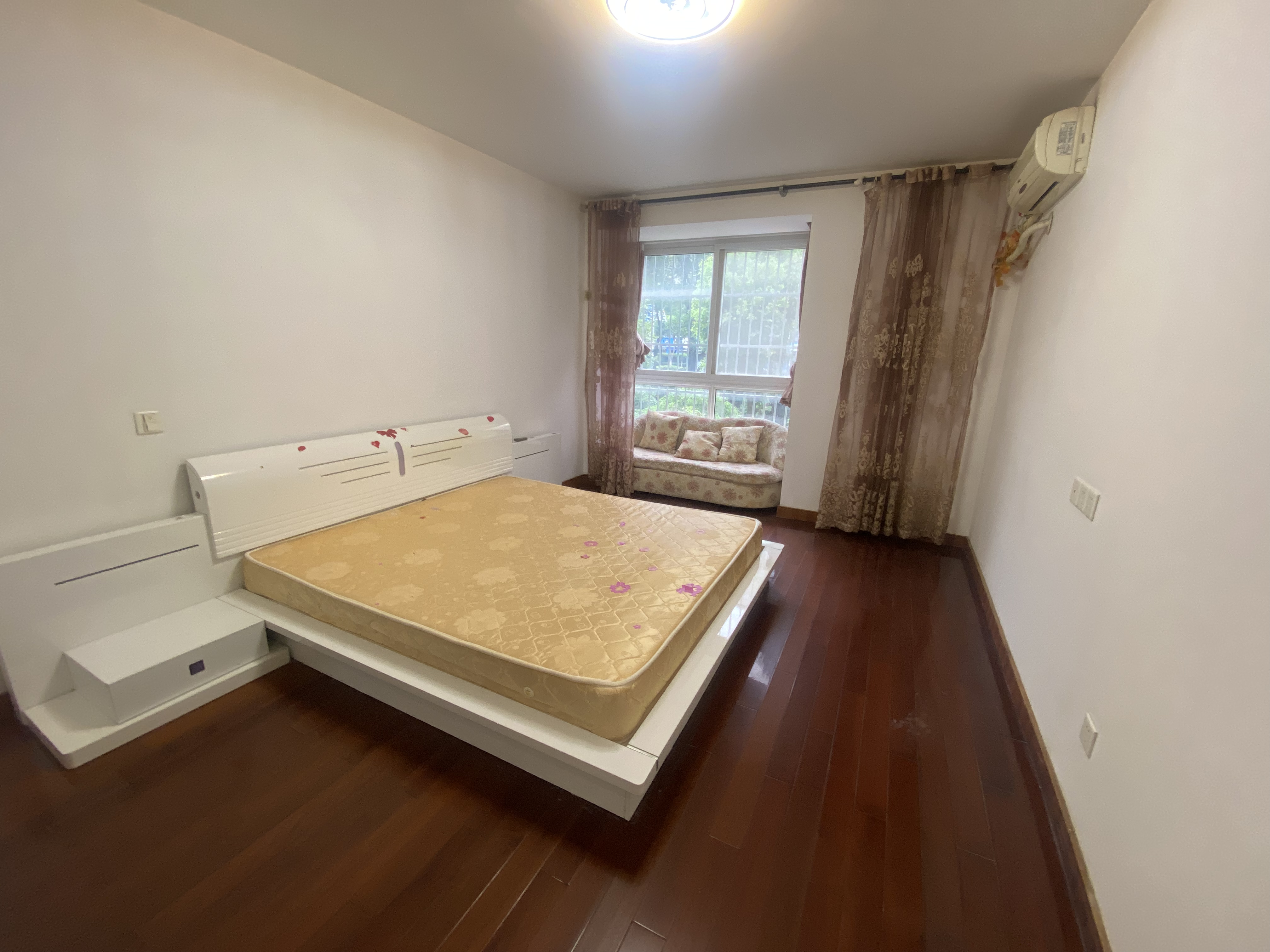 春晖花园 3室2厅2卫 131.37m&sup2;