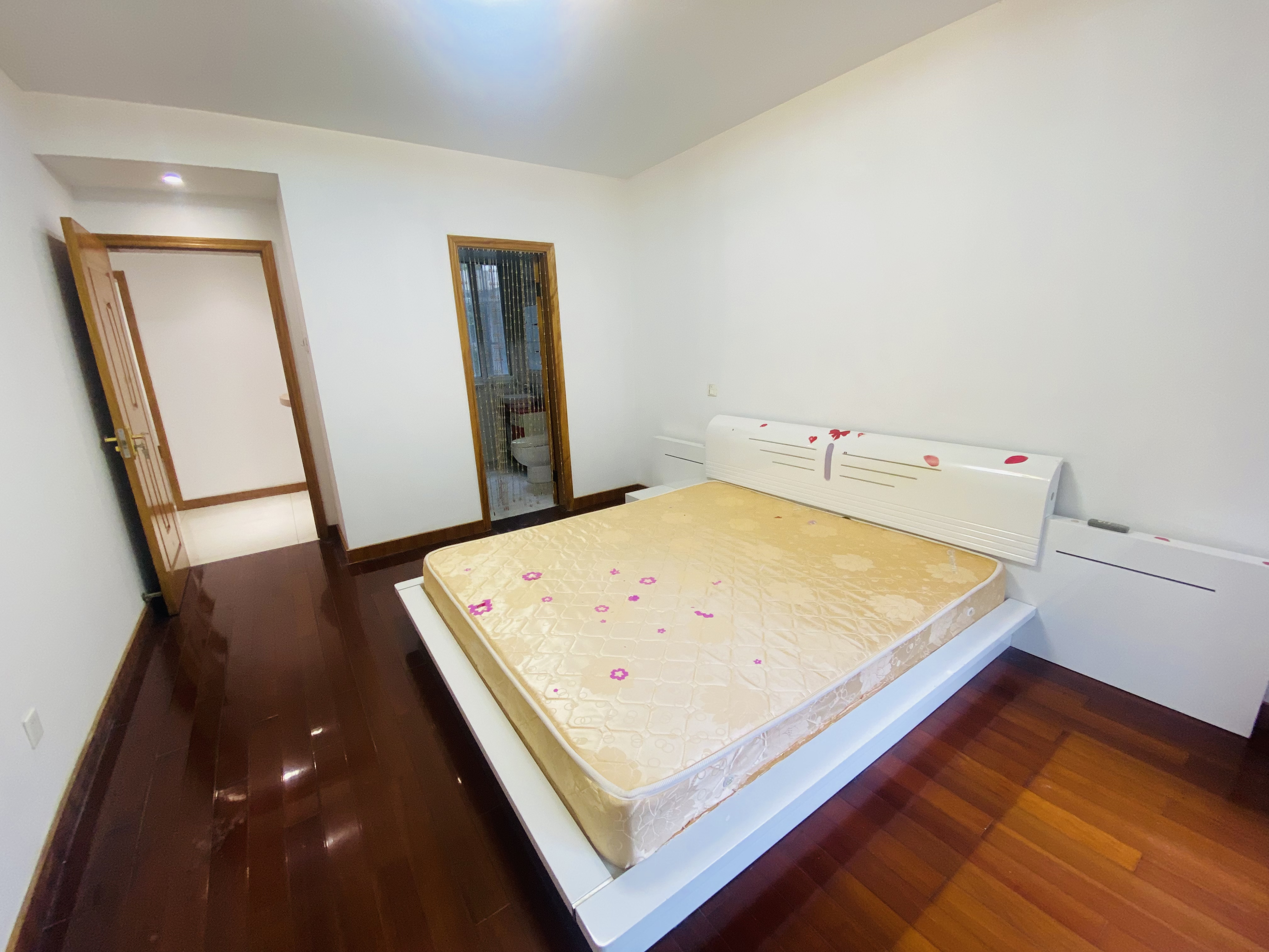 春晖花园 3室2厅2卫 131.37m&sup2;