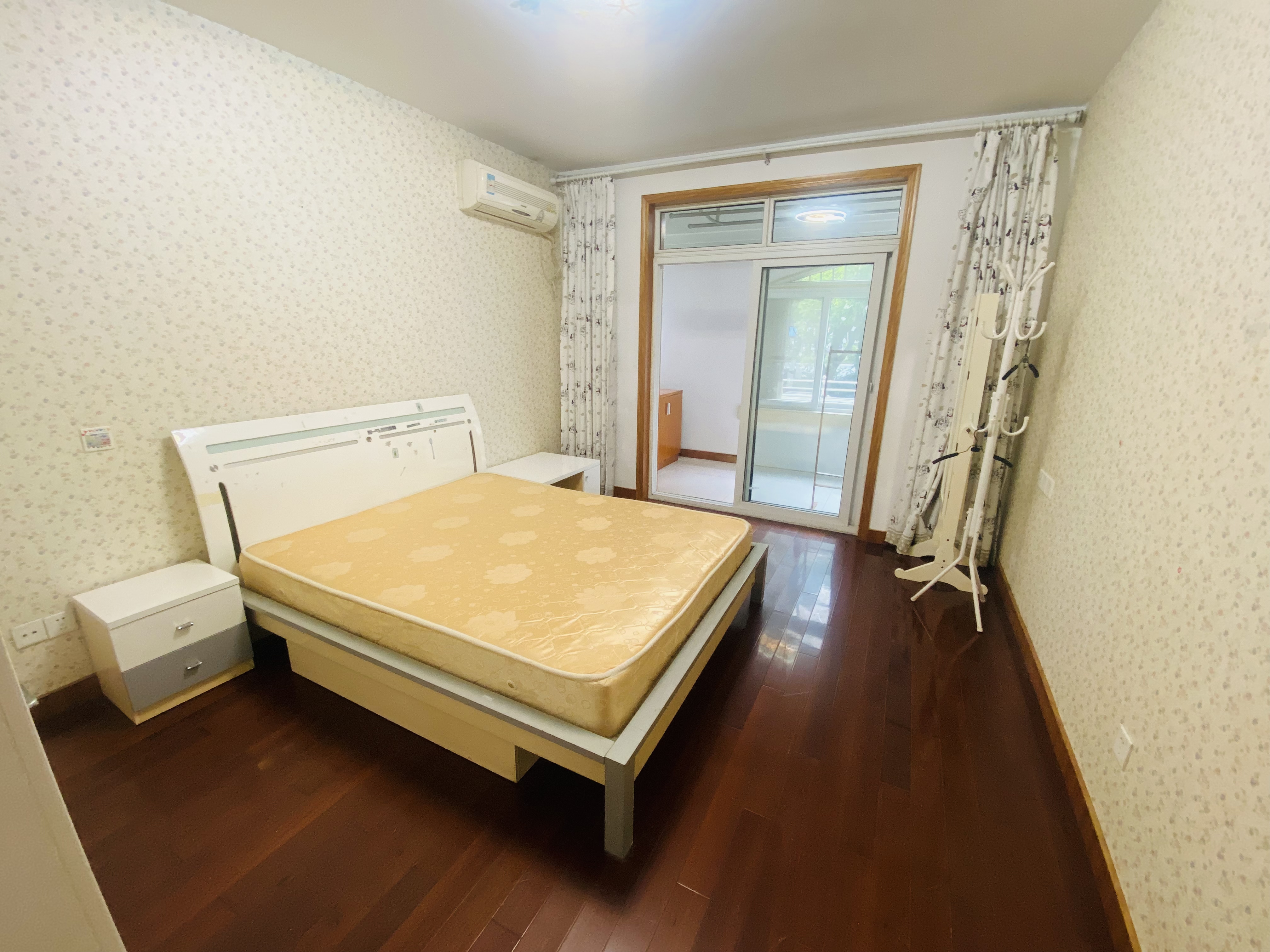 春晖花园 3室2厅2卫 131.37m&sup2;