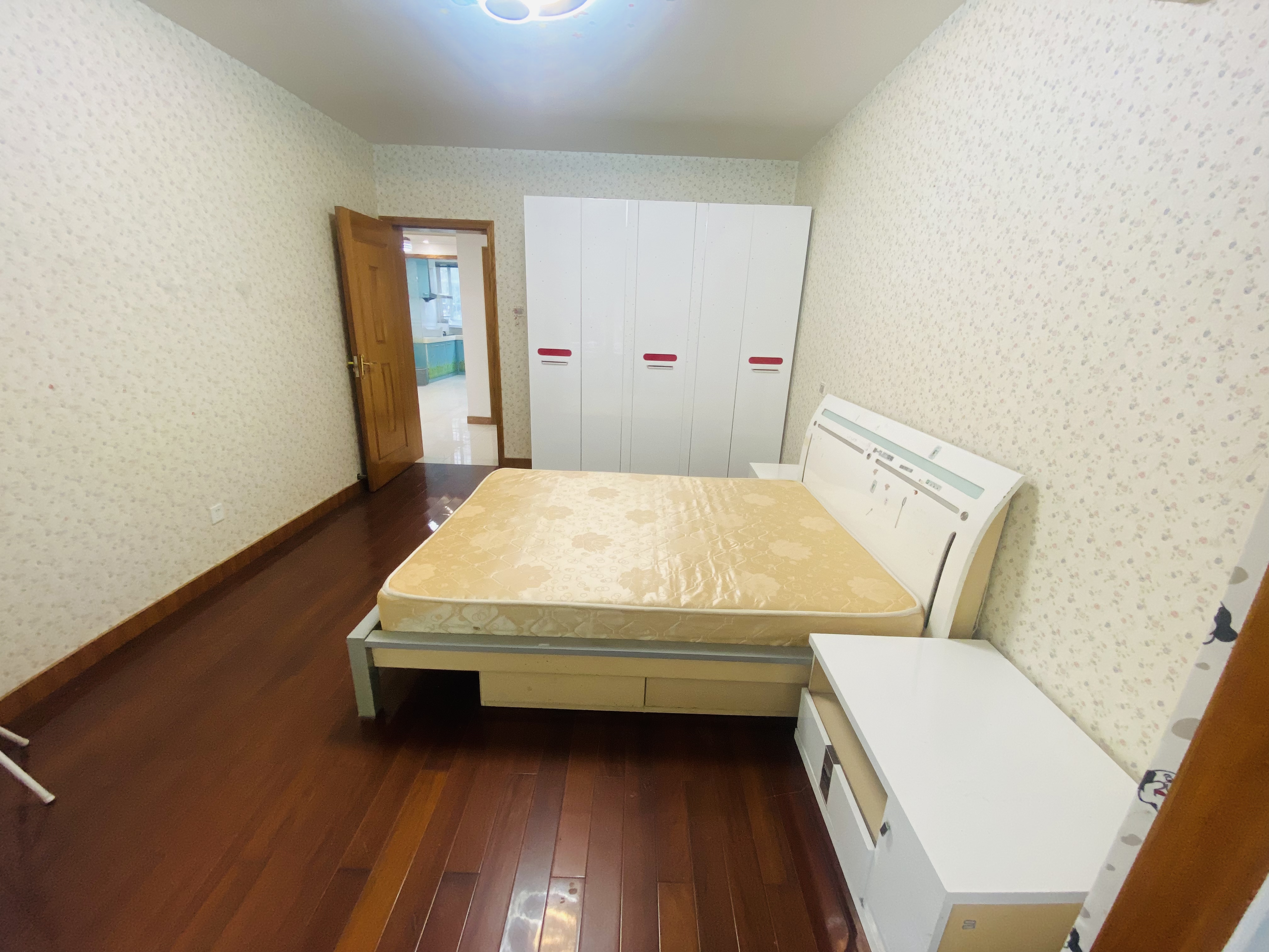 春晖花园 3室2厅2卫 131.37m&sup2;
