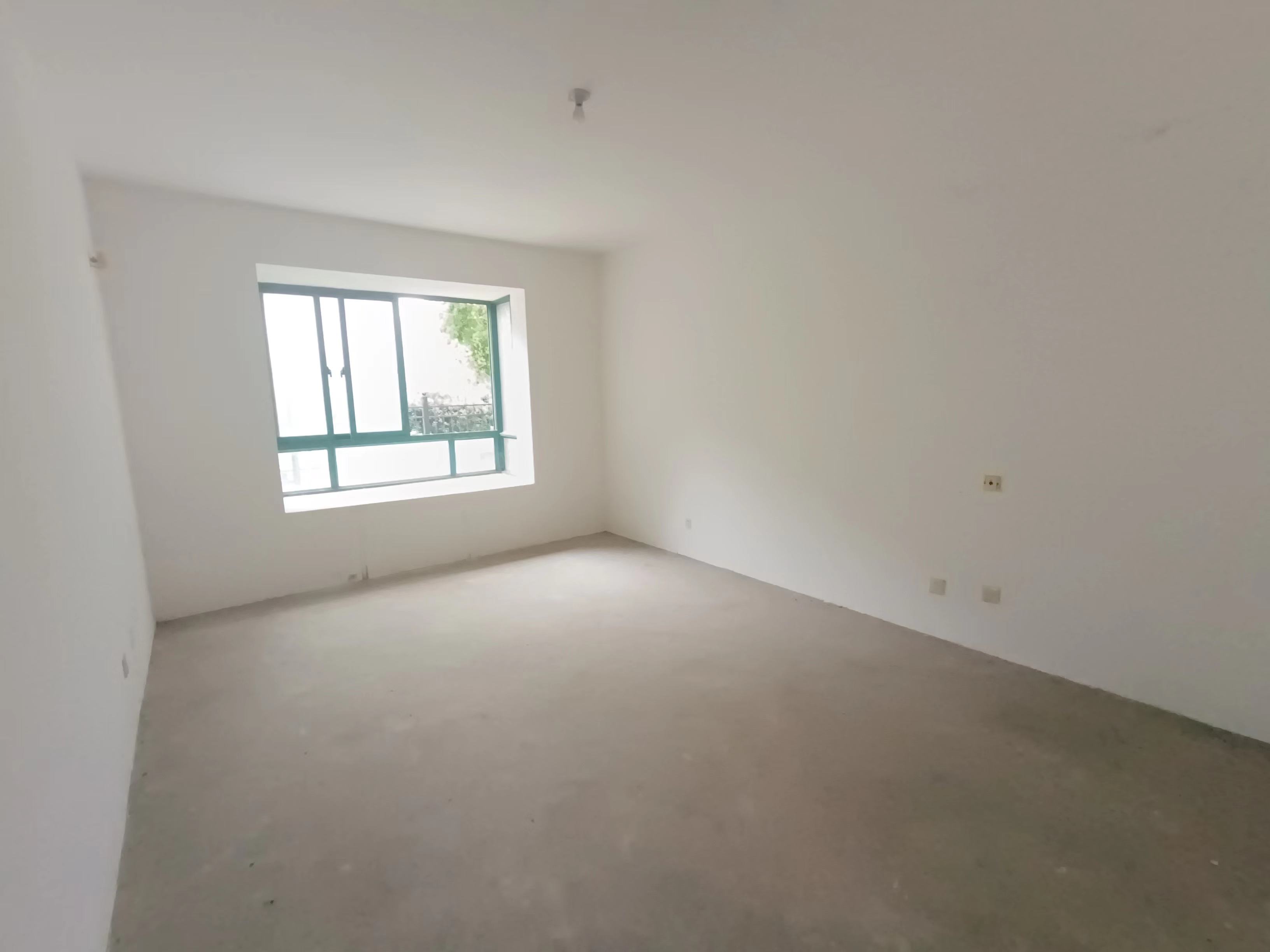 新城小区 3室2厅2卫 146m²