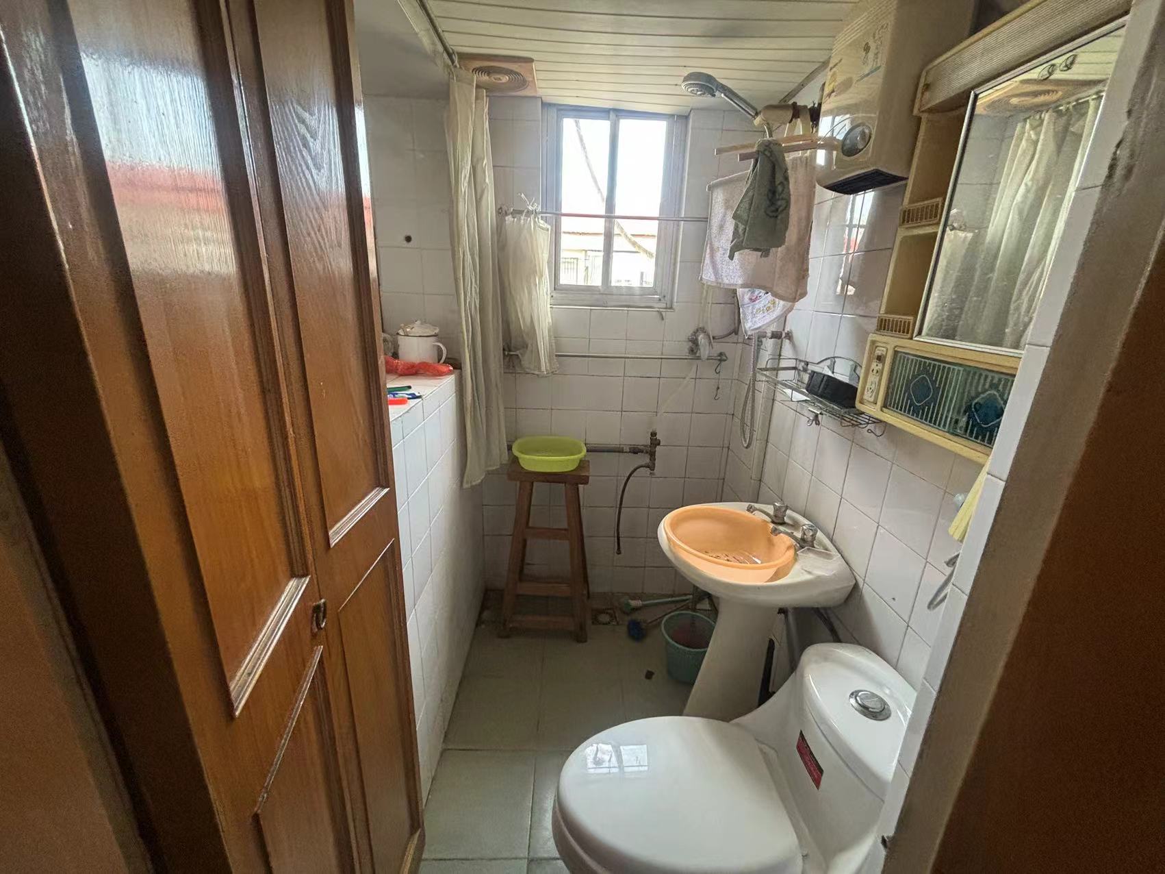 虹桥新村(朝霞路) 2室1厅1卫 58m&sup2;