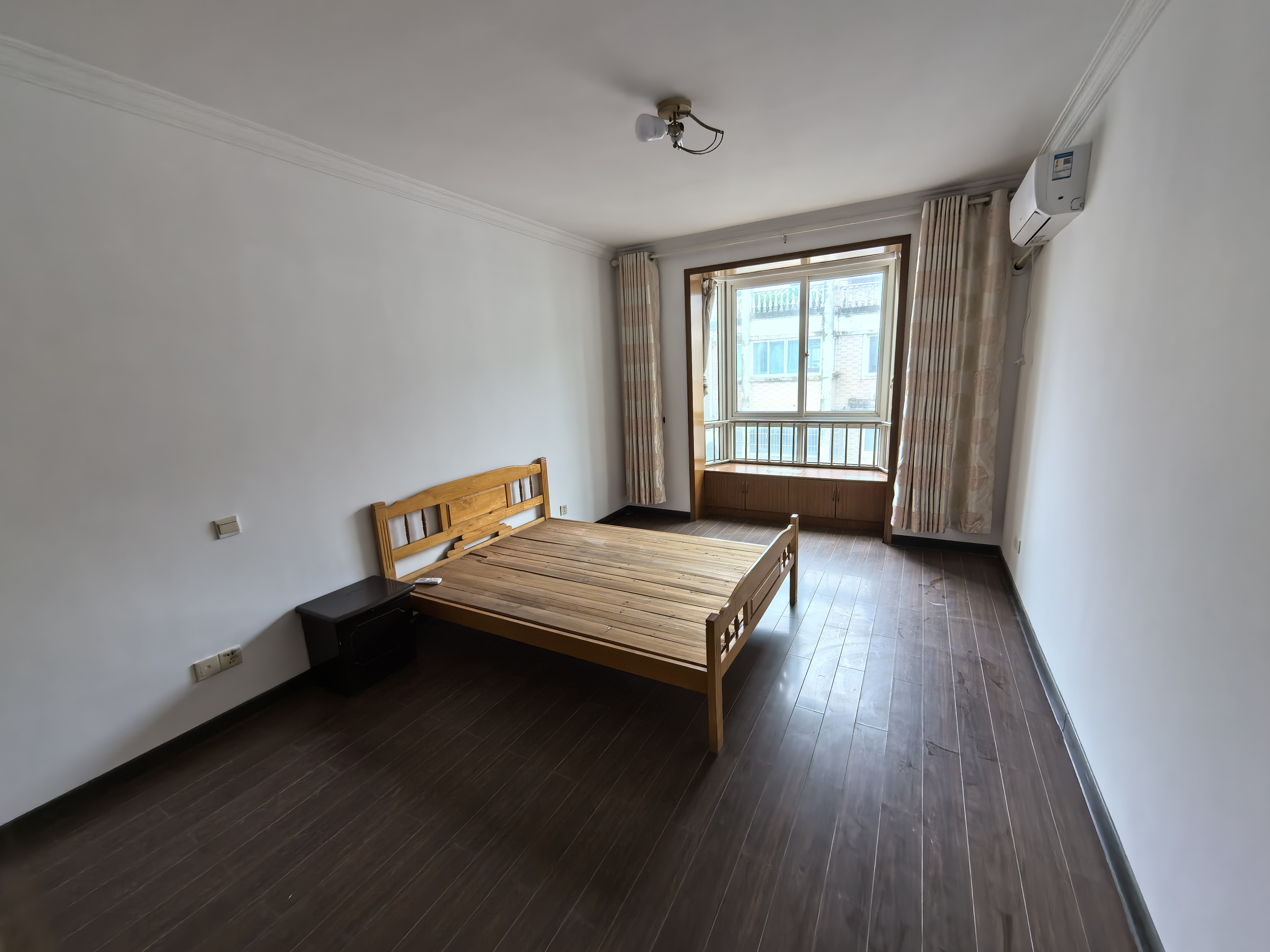 鑫景佳园 5室2厅2卫 120m&sup2;