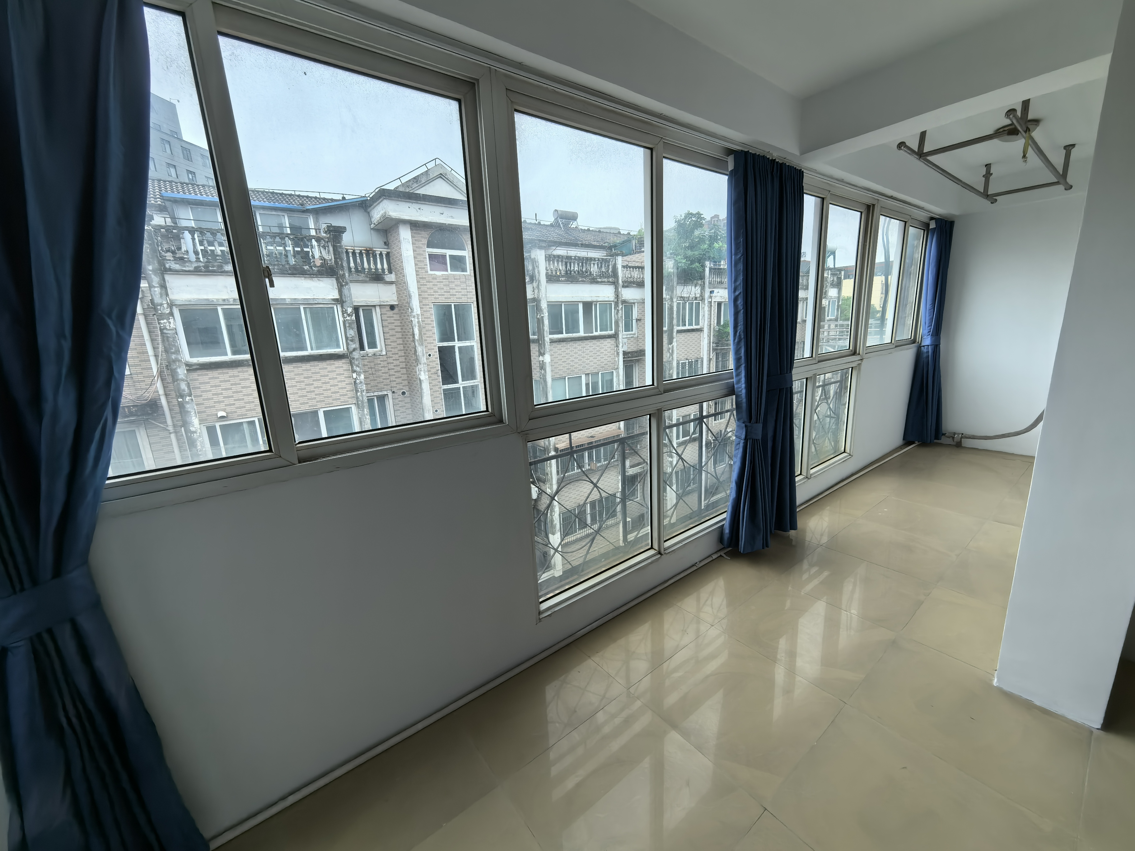 鑫景佳园 5室2厅2卫 120m&sup2;