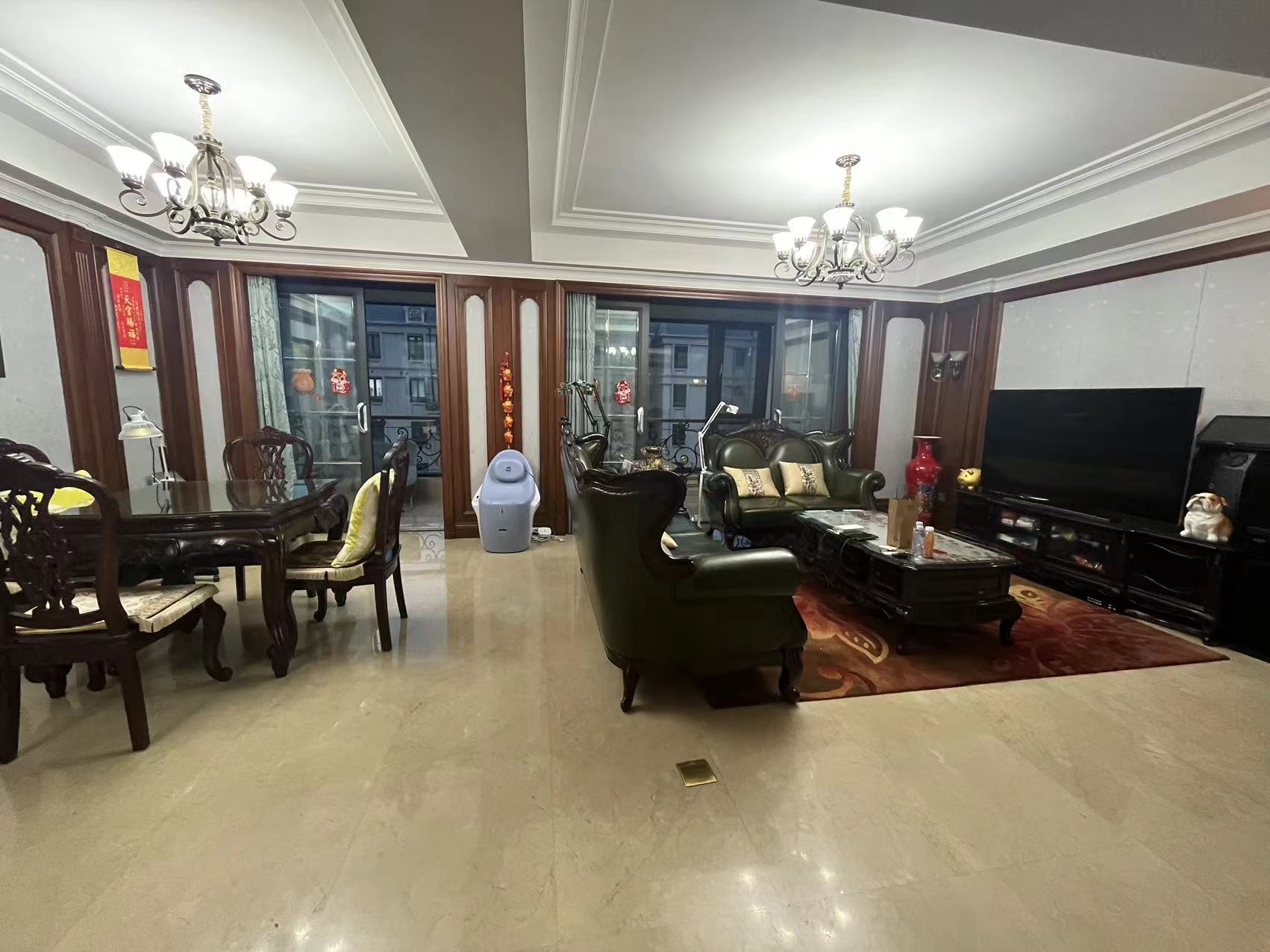 中海铂樾府 4室2厅2卫 208m&sup2;