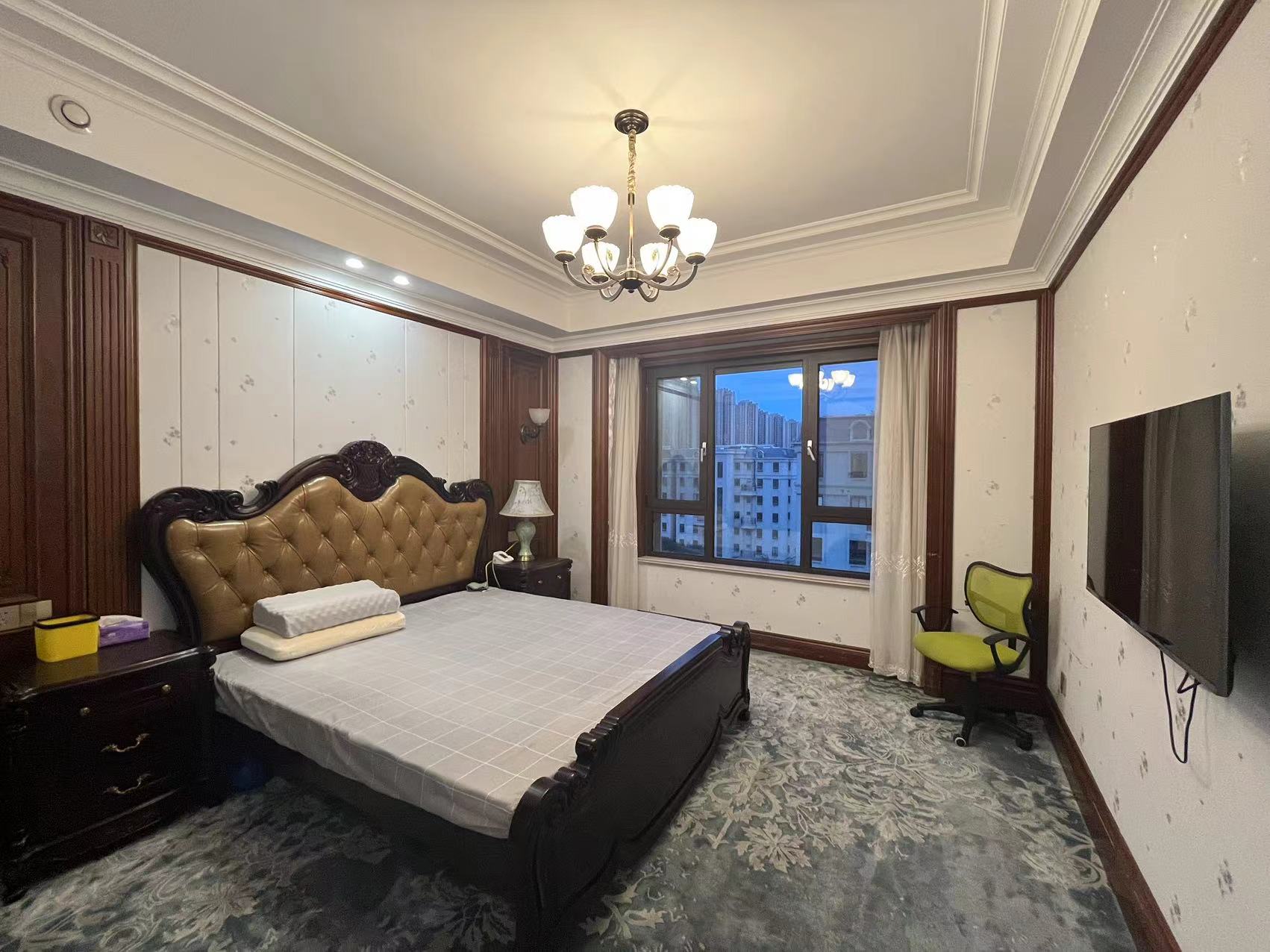 中海铂樾府 4室2厅2卫 208m&sup2;