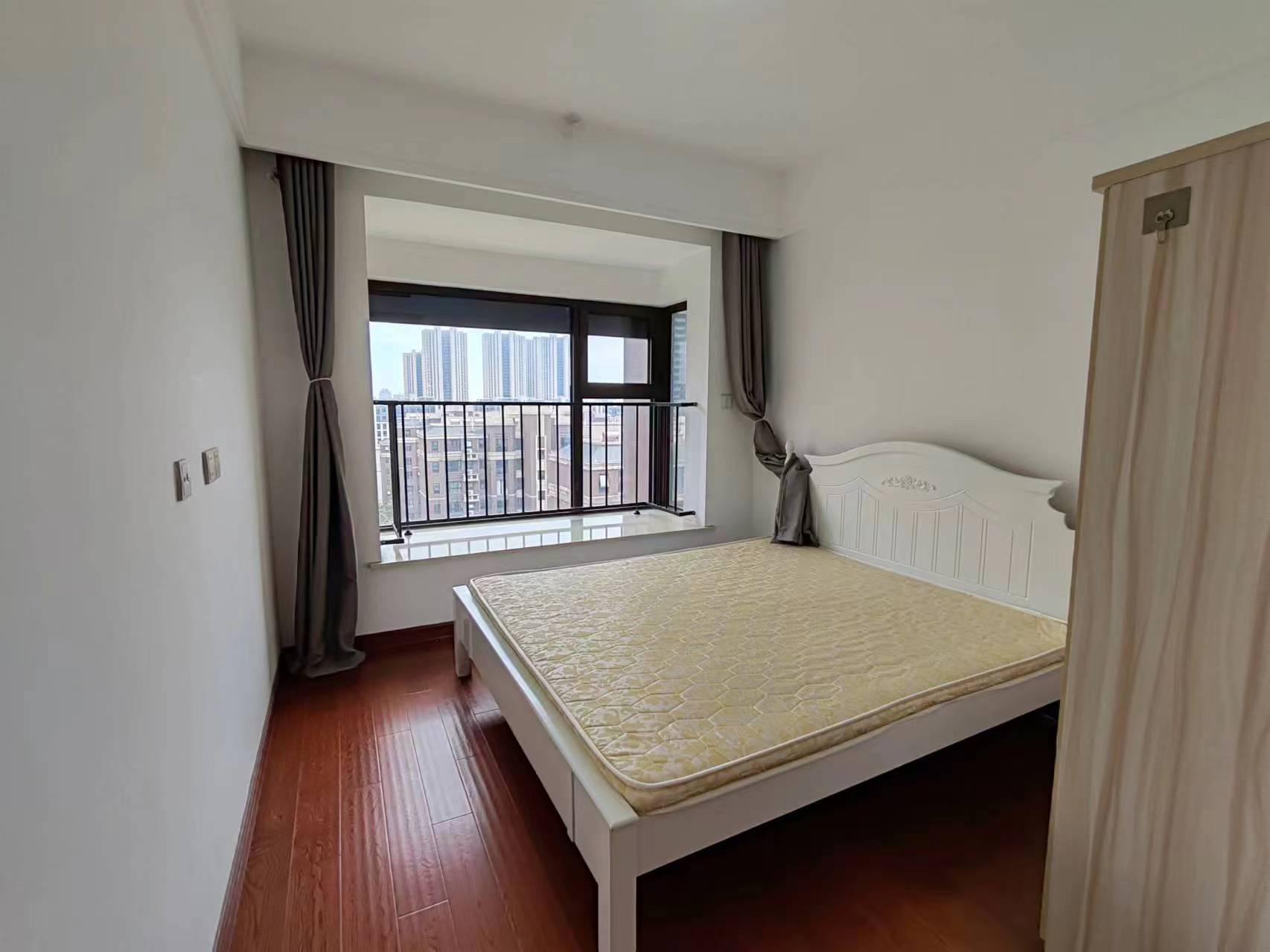 林肯公园 4室2厅2卫 140m&sup2;