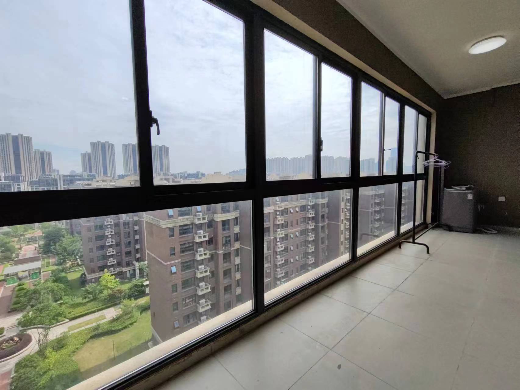 林肯公园 4室2厅2卫 140m&sup2;