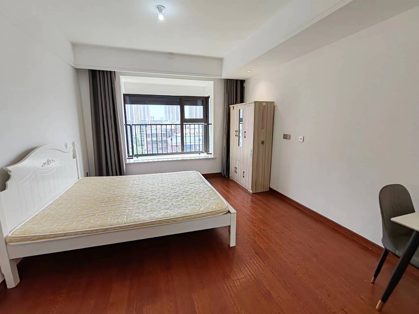 林肯公园 4室2厅2卫 140m&sup2;