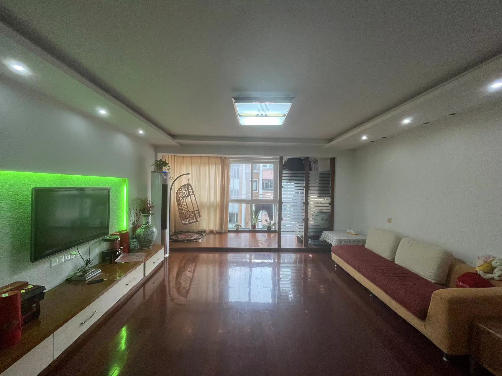 东昇花园 4室2厅2卫 148m²