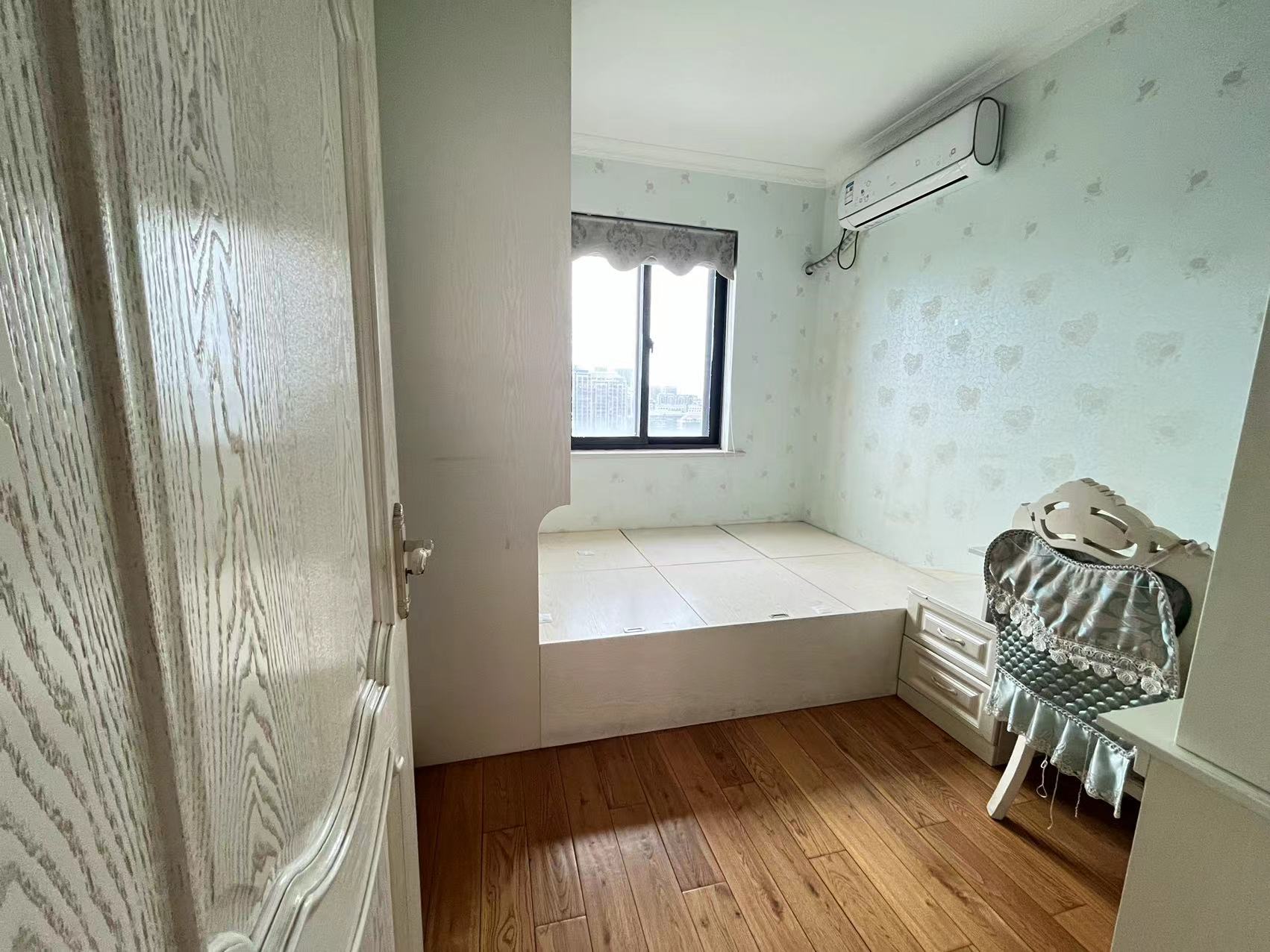 华强城 3室2厅1卫 113m&sup2;