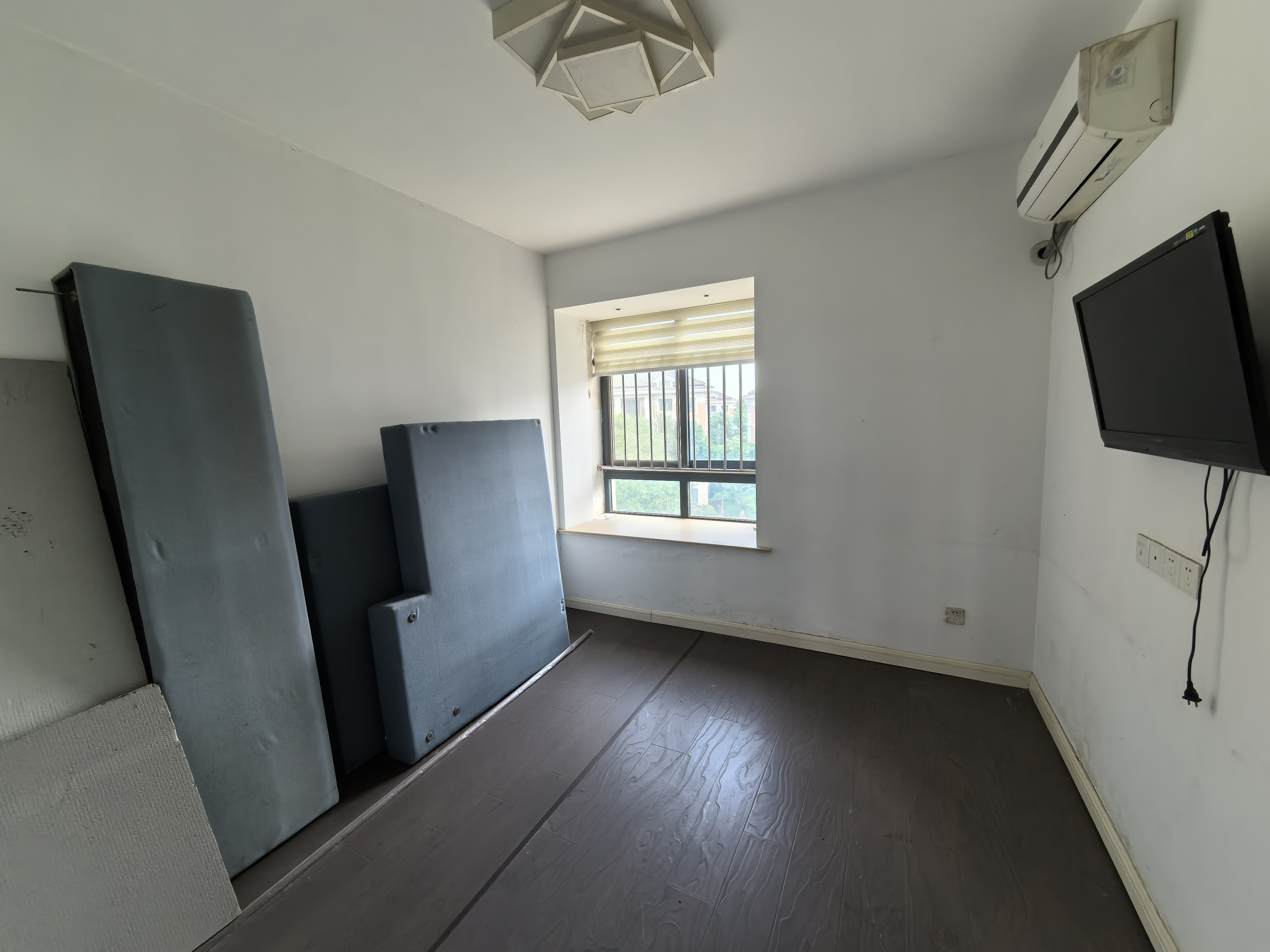 金水湾花园 4室2厅2卫 181m&sup2;