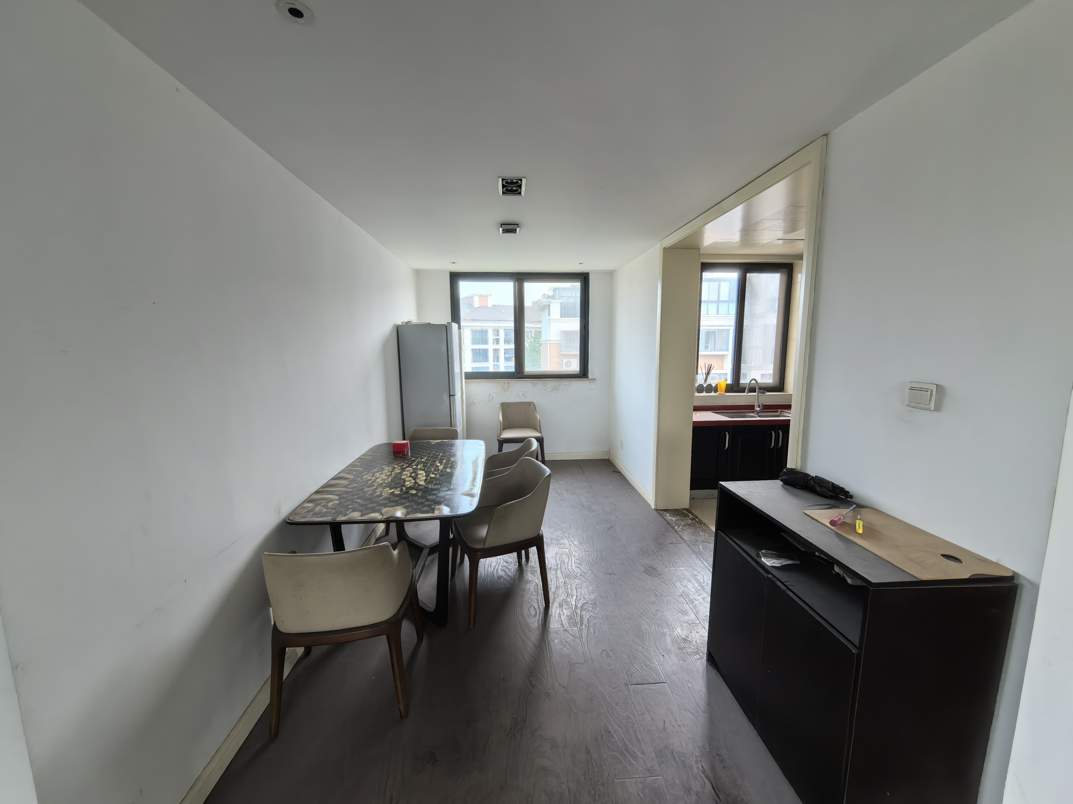 金水湾花园 4室2厅2卫 181m&sup2;
