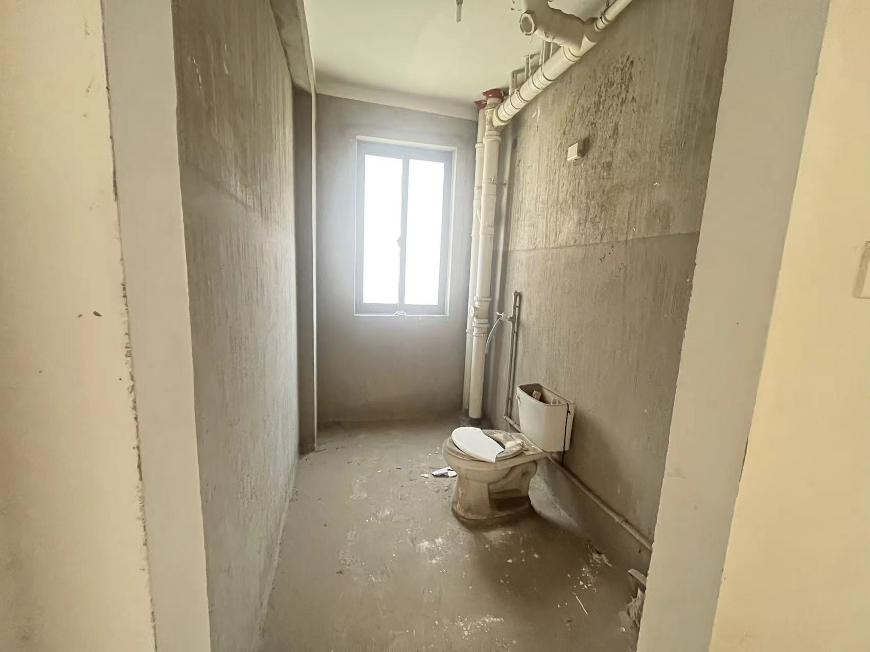 华强城 3室2厅2卫 116m²
