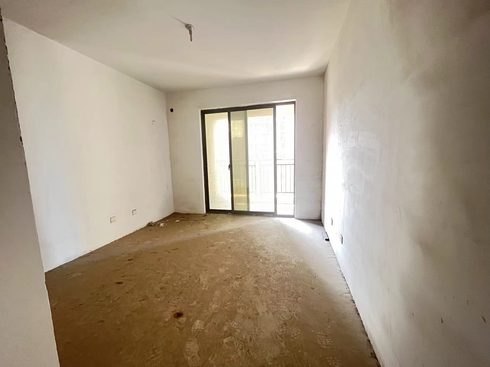 华强城 3室2厅2卫 116m²
