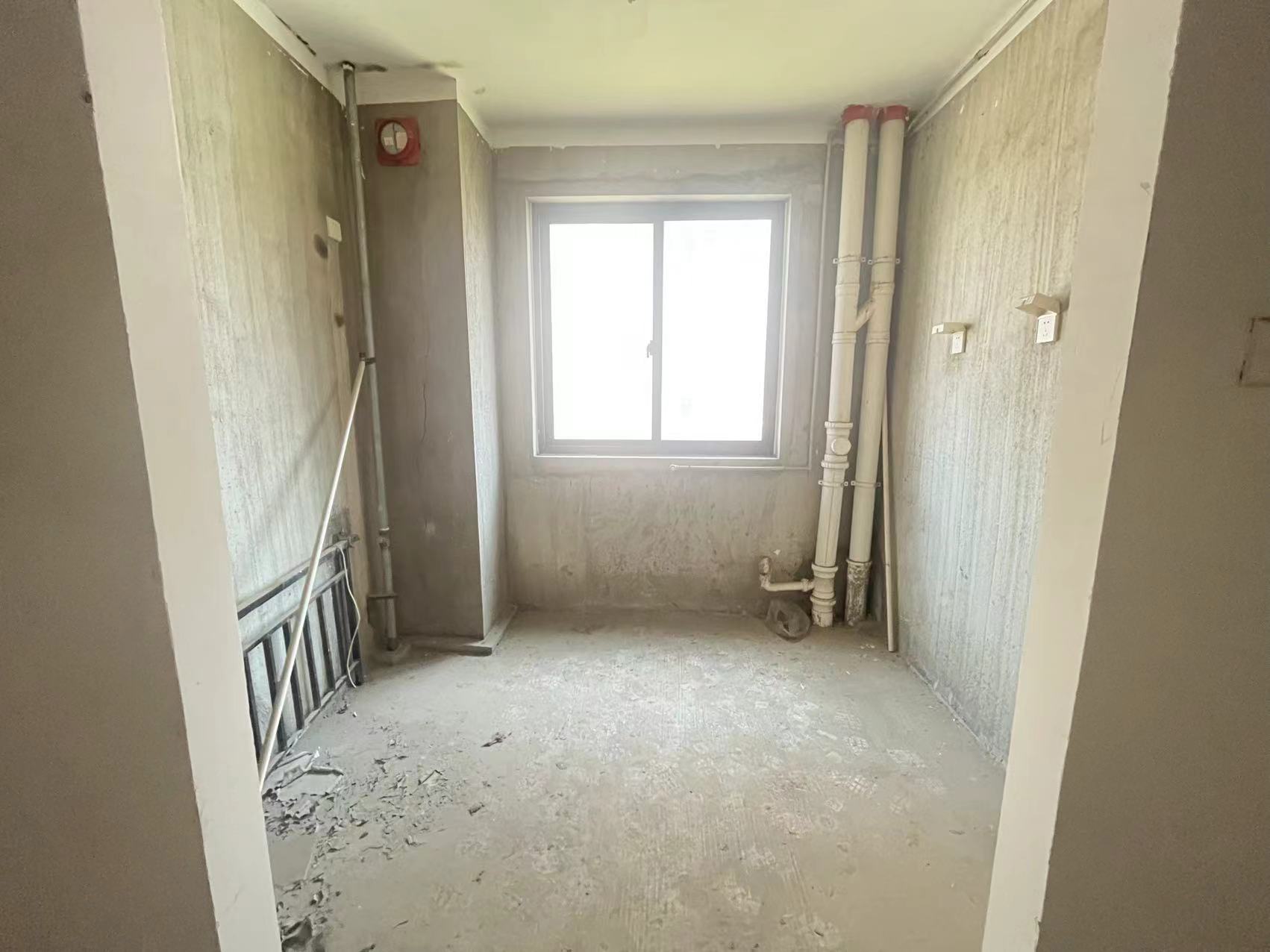 华强城 3室2厅2卫 116m²